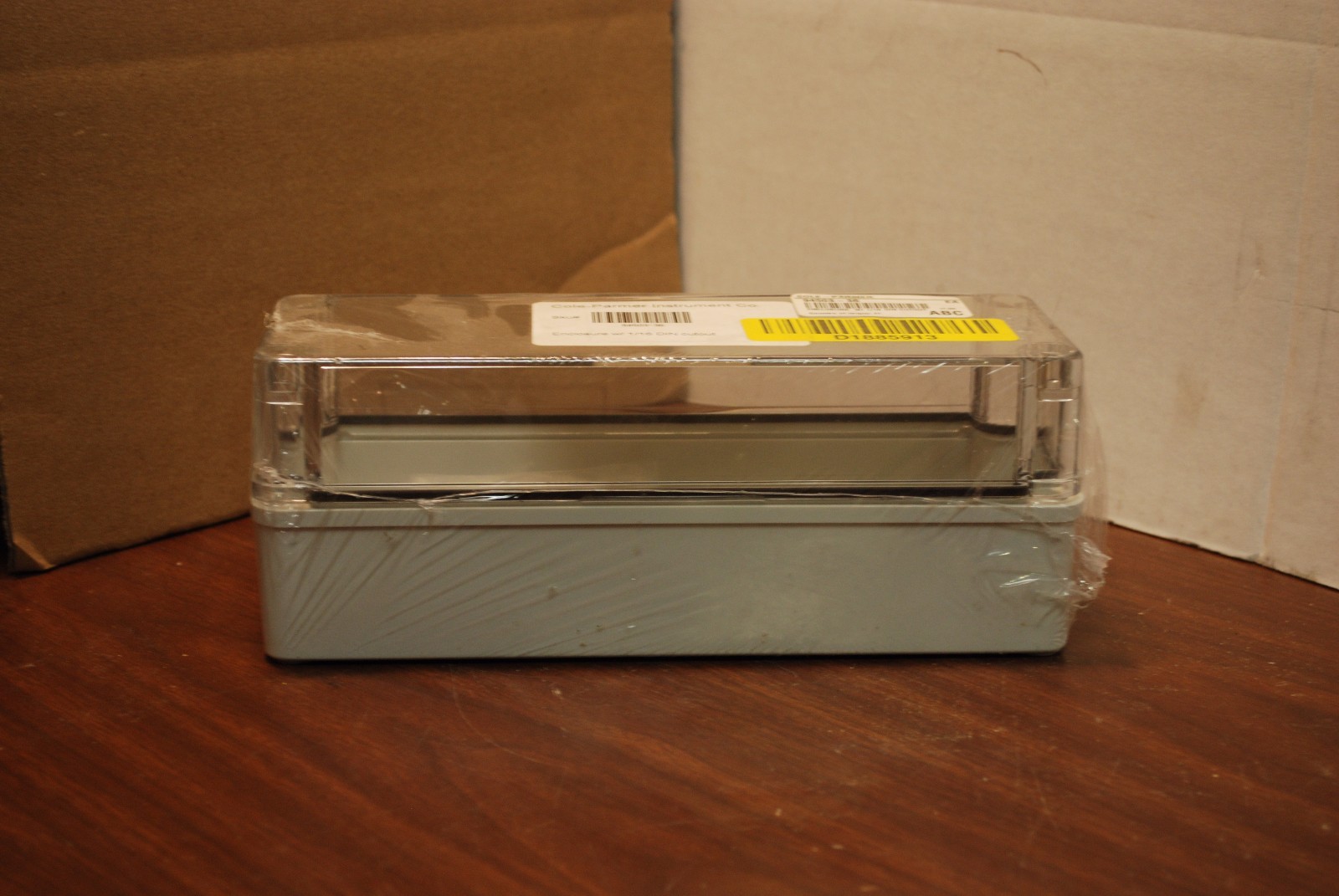 COLE PARMER METER / CONTROLLER ENCLOSURE 1/16 DIN-Mount 9.1 x 3.1 x 3.3 in NEW