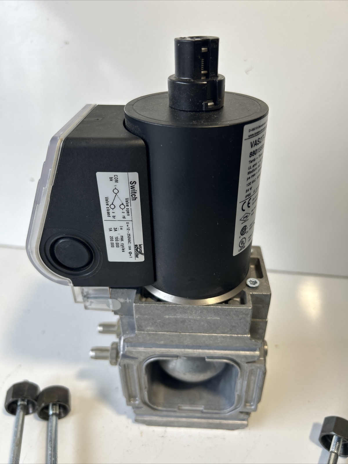 KROMSCHRODER – VAS2T-NQSL – GAS SOLENOID VALVE – Size 2 – 120 V – 1.5″ Out (NEW)