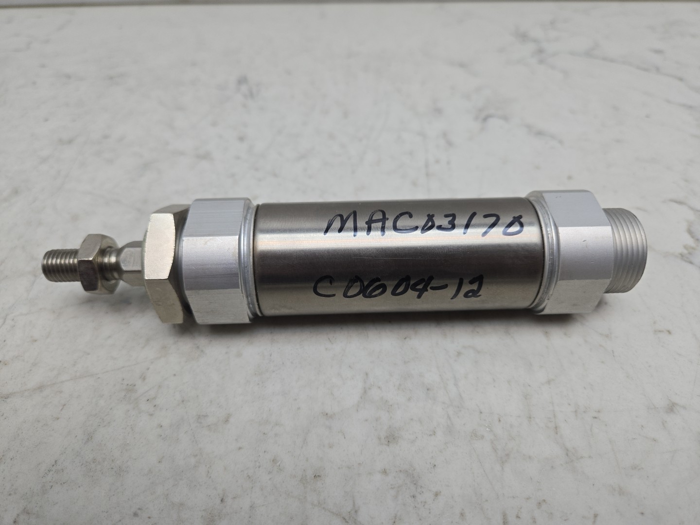 Smc CDM2KB32-50 Pneumatic Cylinder 32mm Bore 50mm Stroke 145Psi New