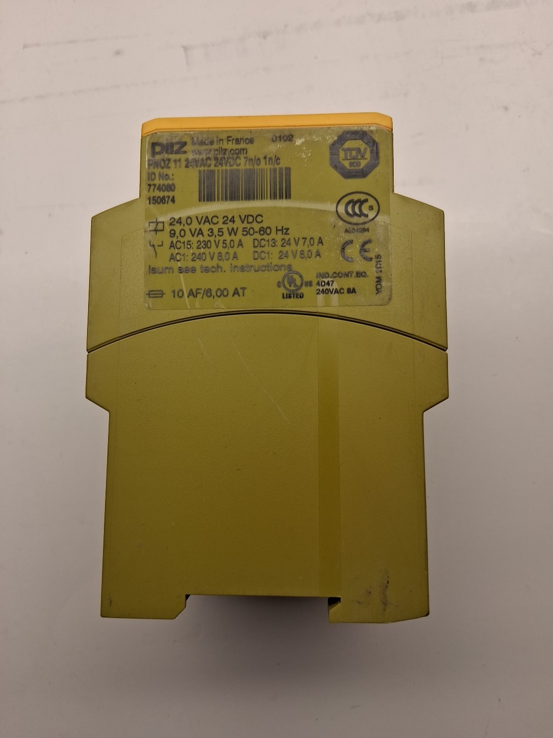 PILZ – SAFETY RELAY PNOZ 11 — 774080 — 24AC/DC 7 x Safety Contacts 1 x Aux