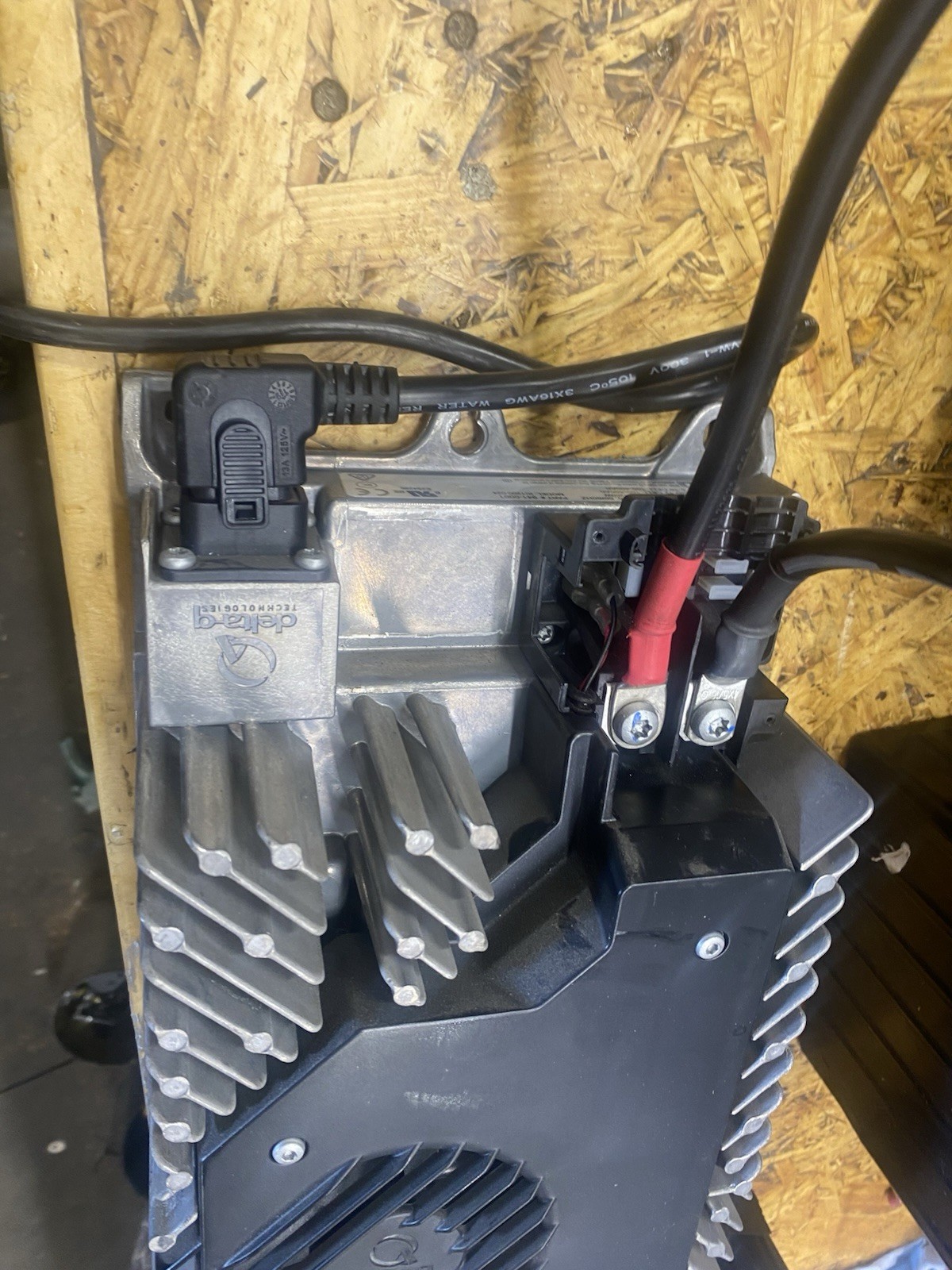 Delta-Q IC1200-024 24V Battery Charger 941-0001 Industrial Onboard Charger