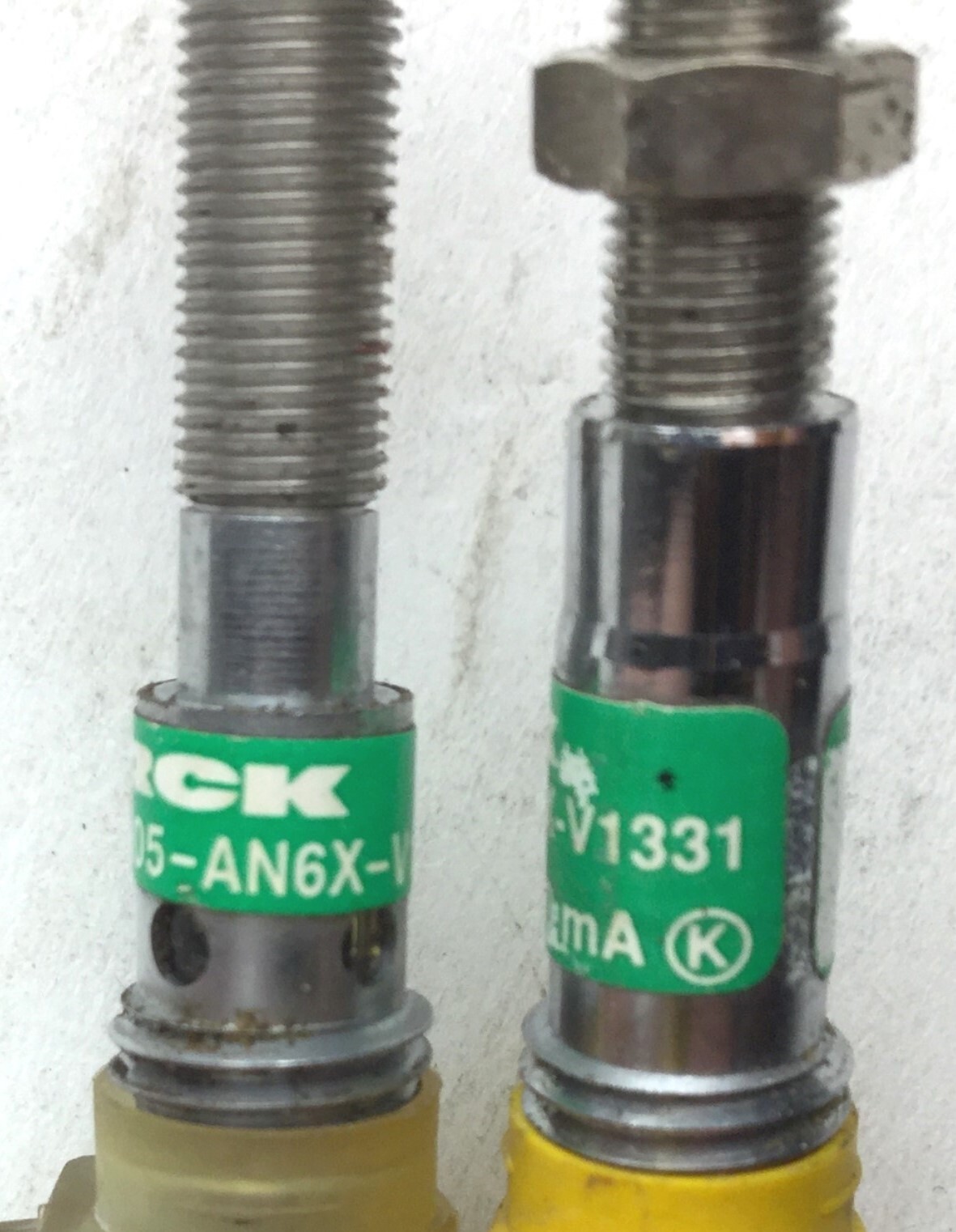 Lot of 2 Turck Bi0,8-G05-AN6X-V1331 Proximity Switch, NPN, 10-30VDC, 90 Degrees