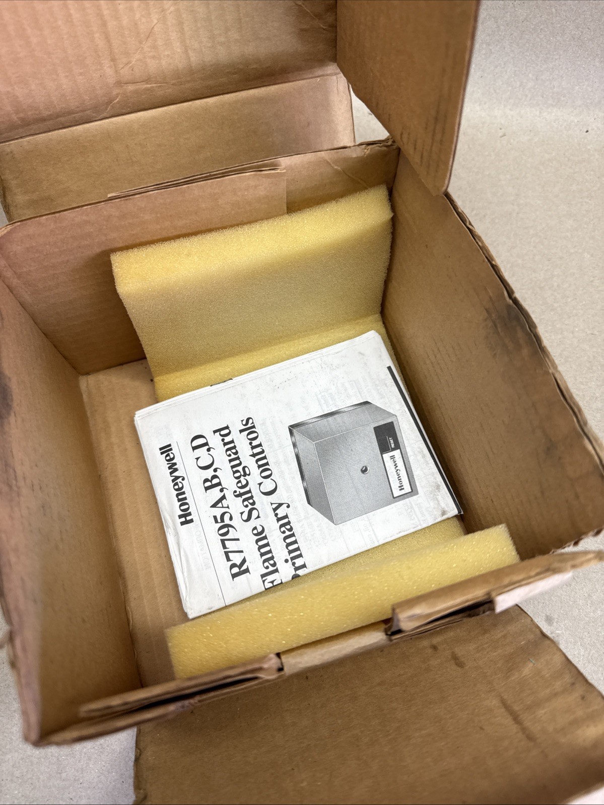 HONEYWELL R7795D1005 Primary Safety Control