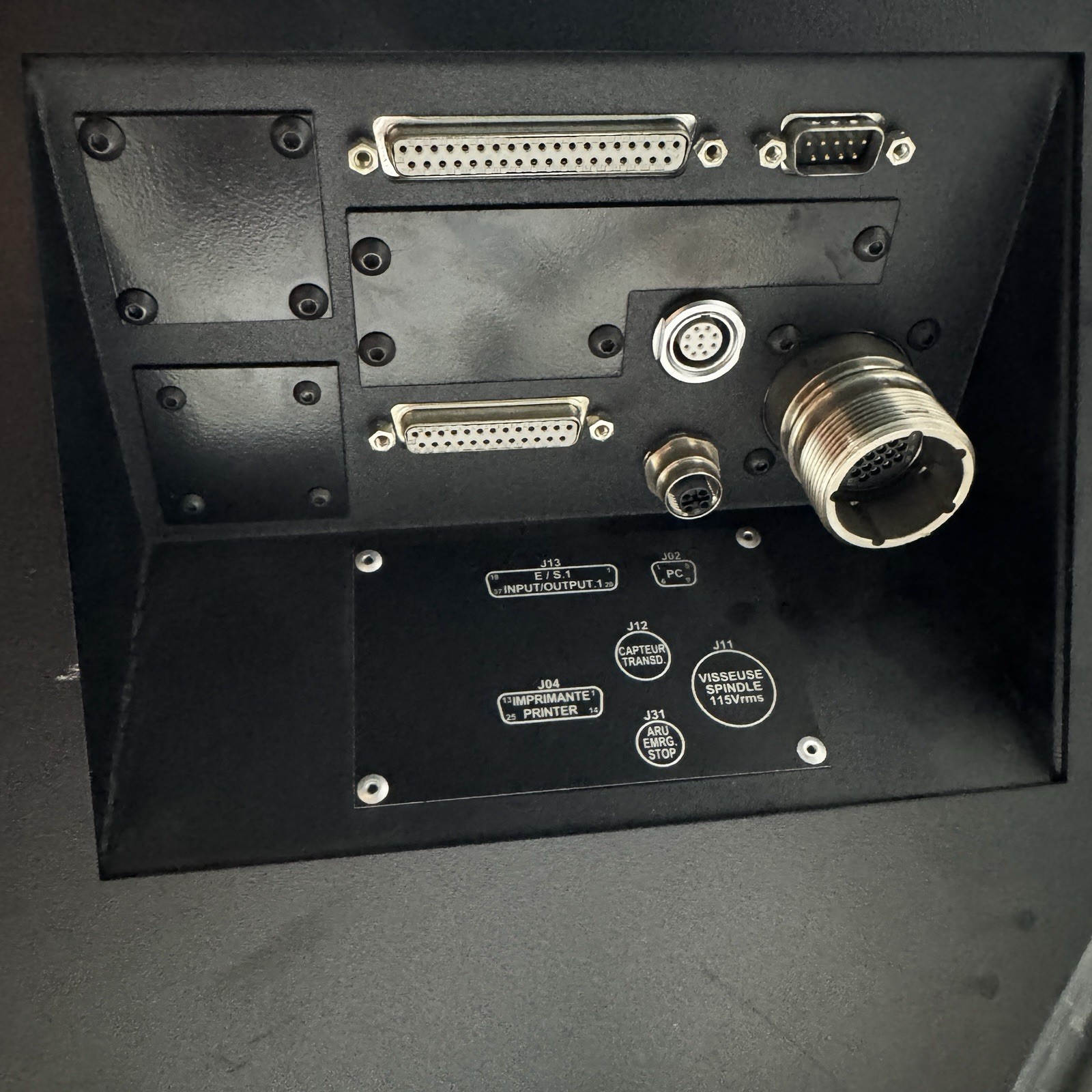Desoutter CVIS II Torque Controller System w/ 2 Servo Tools, Cables, Powered Up