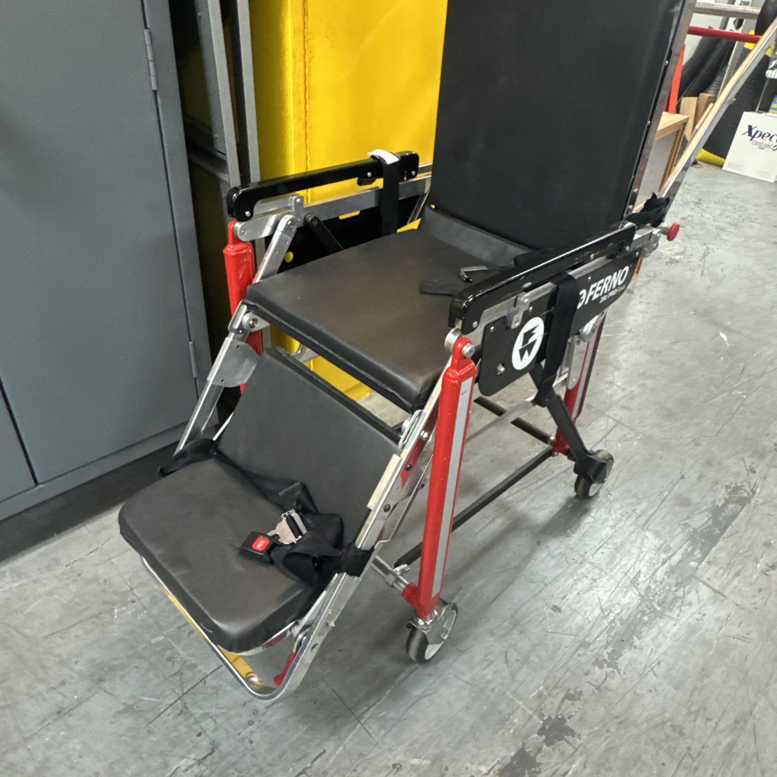 FERNO 28Z PRO FLEXX AMBULANCE STRETCHER W/MATTRESS