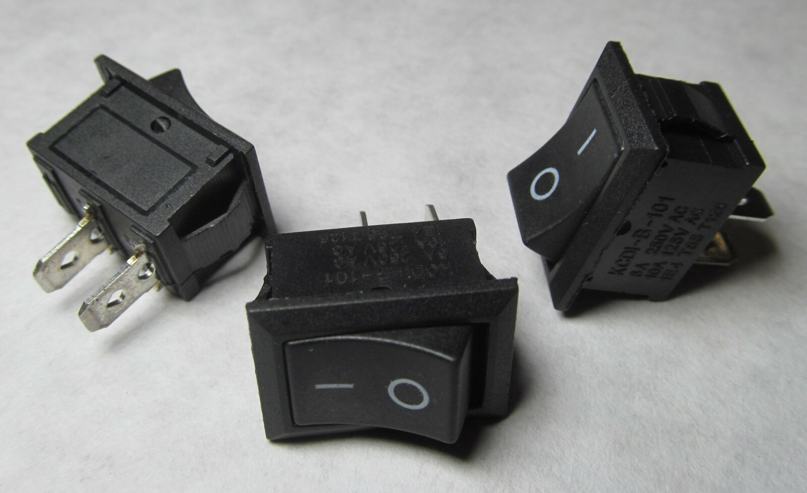 3-PACK ROCKER SWITCH 10A 125V AC/ 6A 250V AC SPST 2-PIN ON-OFF SNAP-IN BLACK