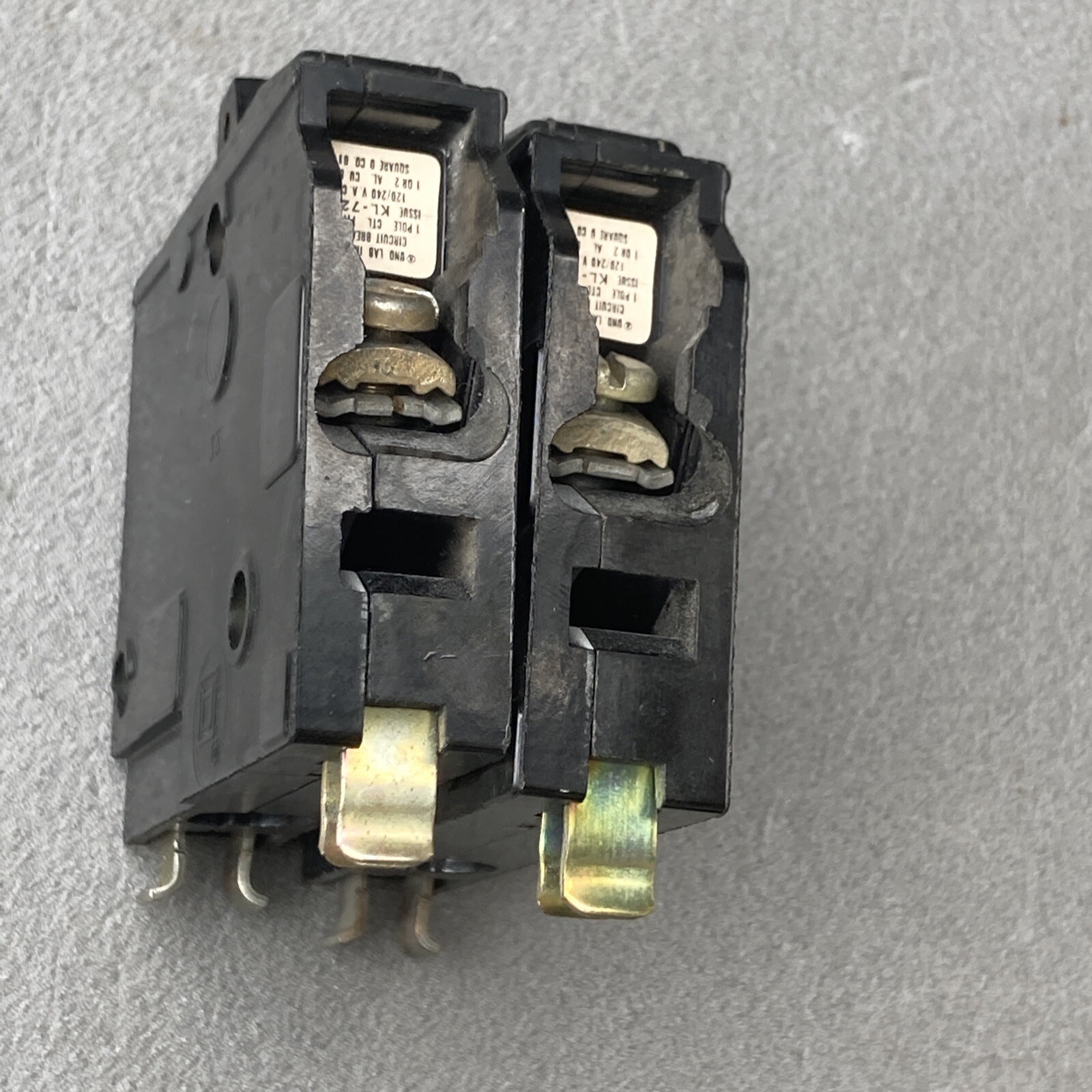 Lot of Two (2x) Square D QO120 20 Amp 1 Pole 120/240V QO black Trip Window