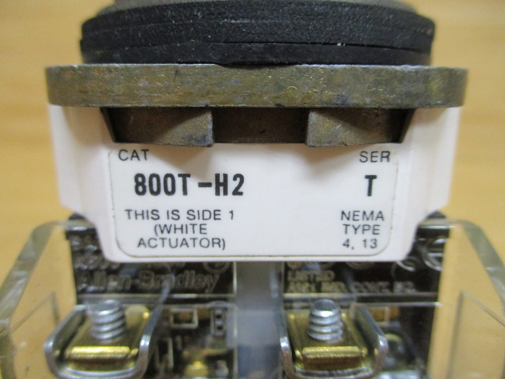 Allen Bradley 800T-H2B Switch 800TH2B W/ (2) 800T-XA