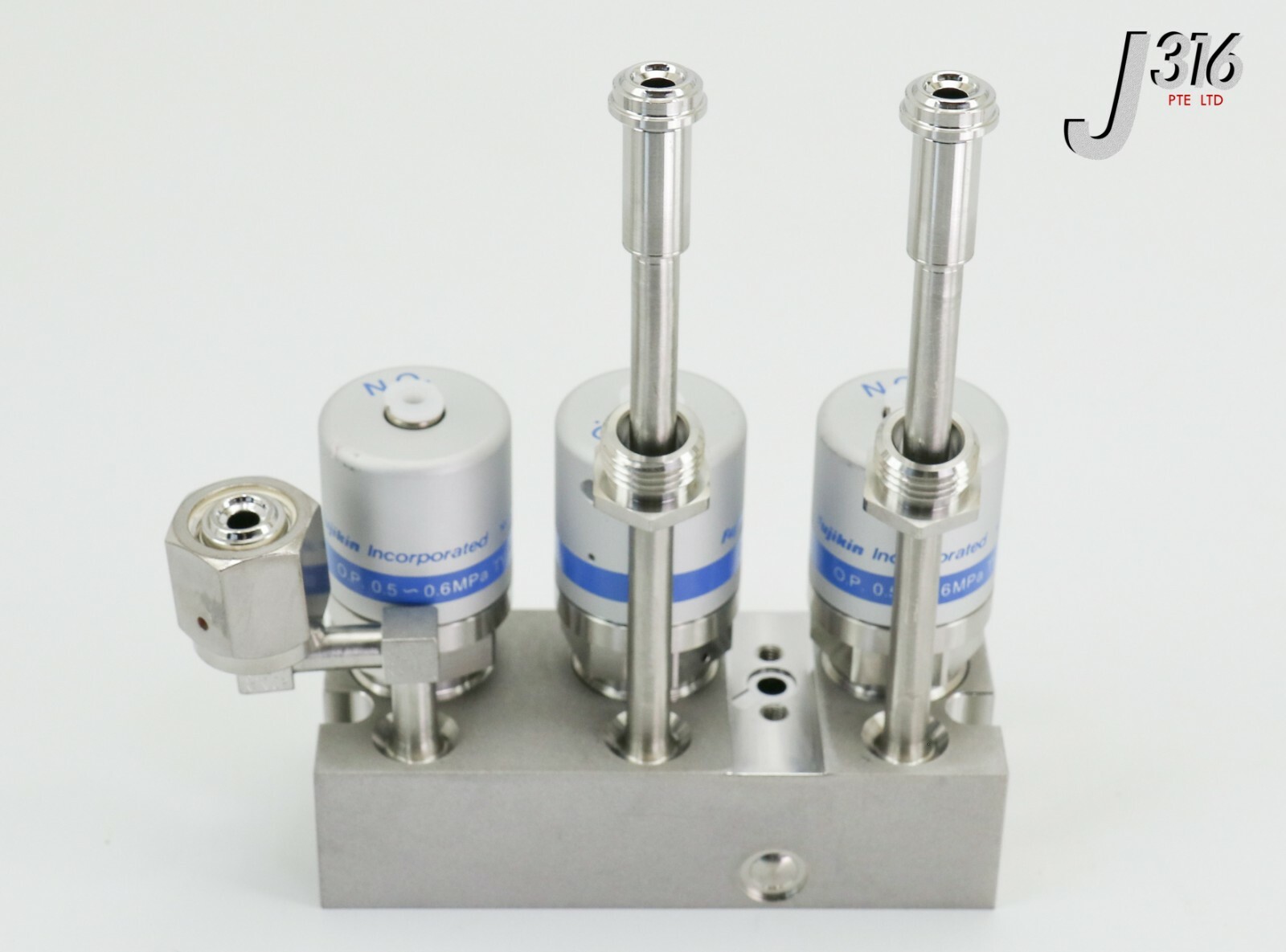21306 FUJIKIN DIAPHRAGM BLOCK VALVES, TYPE N.O 0.5~0.6MPA 565990
