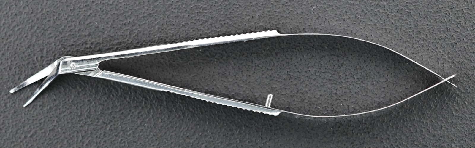 Storz E3301 Castroviejo Corneal Section Scissors, 18mm Left, 110mm (4.3″)