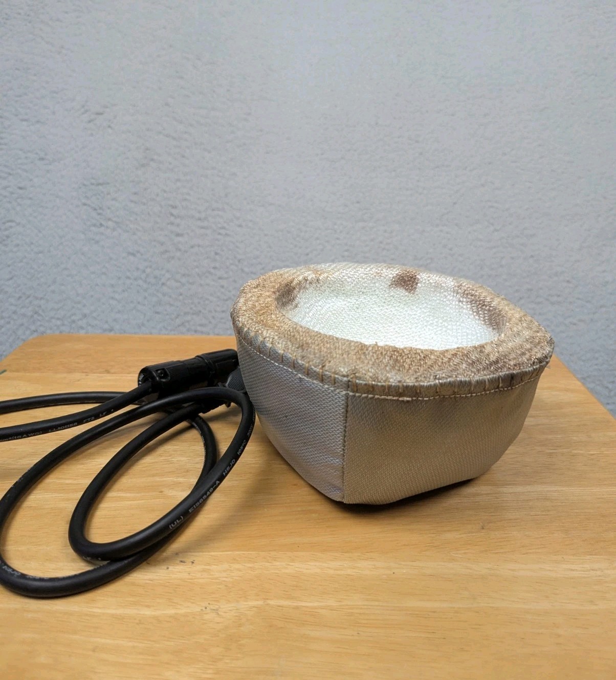 Glas-Col 100A O408 115 Volts 380 Watts Fabric Fiberglass Heating Mantle 1 Liter