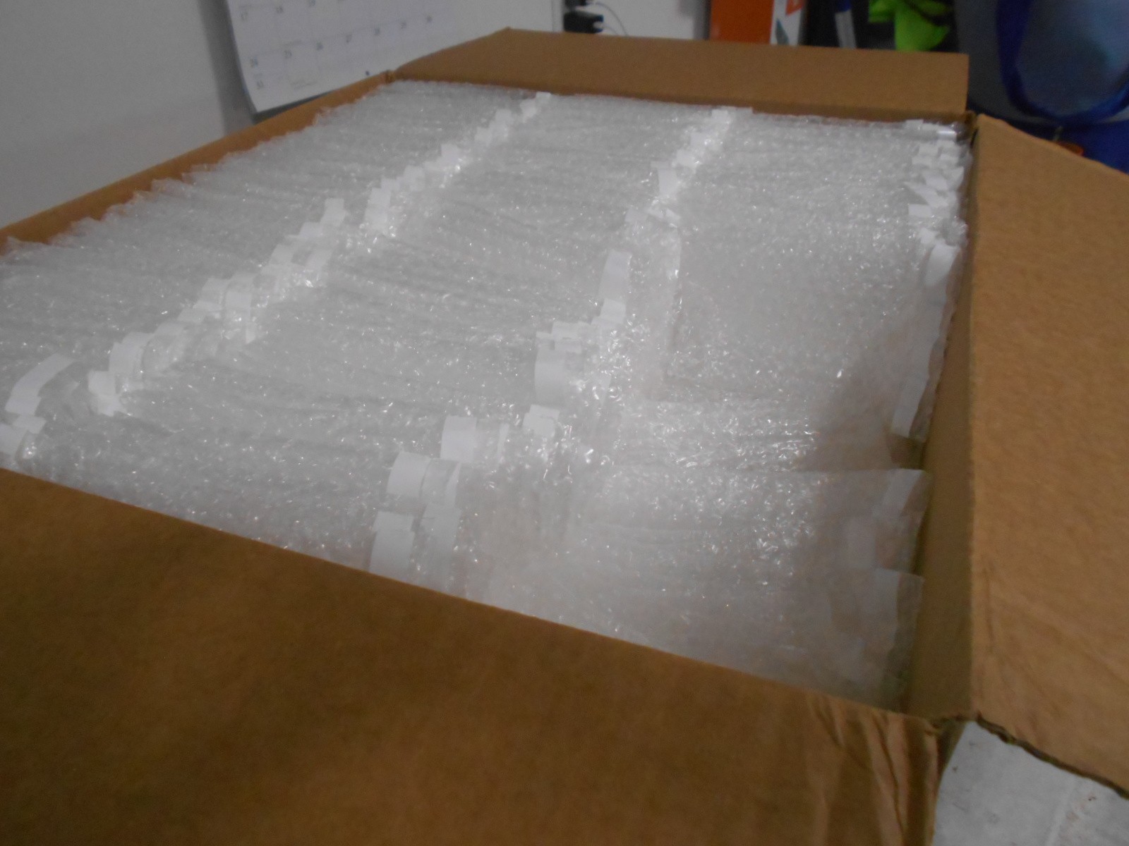 Uline S-680 Bubble Bags 4 X 5 1/2 Self-Seal Shipping Bags Open box aprox 960