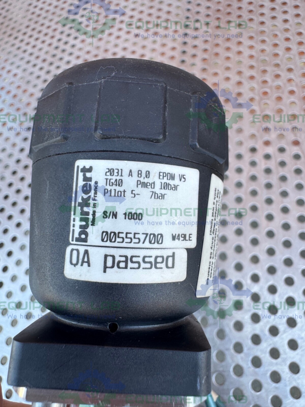 2 Burkert 2031 A 8.0 00 00 0000 3-Way Pneumatic Solenoid Valve