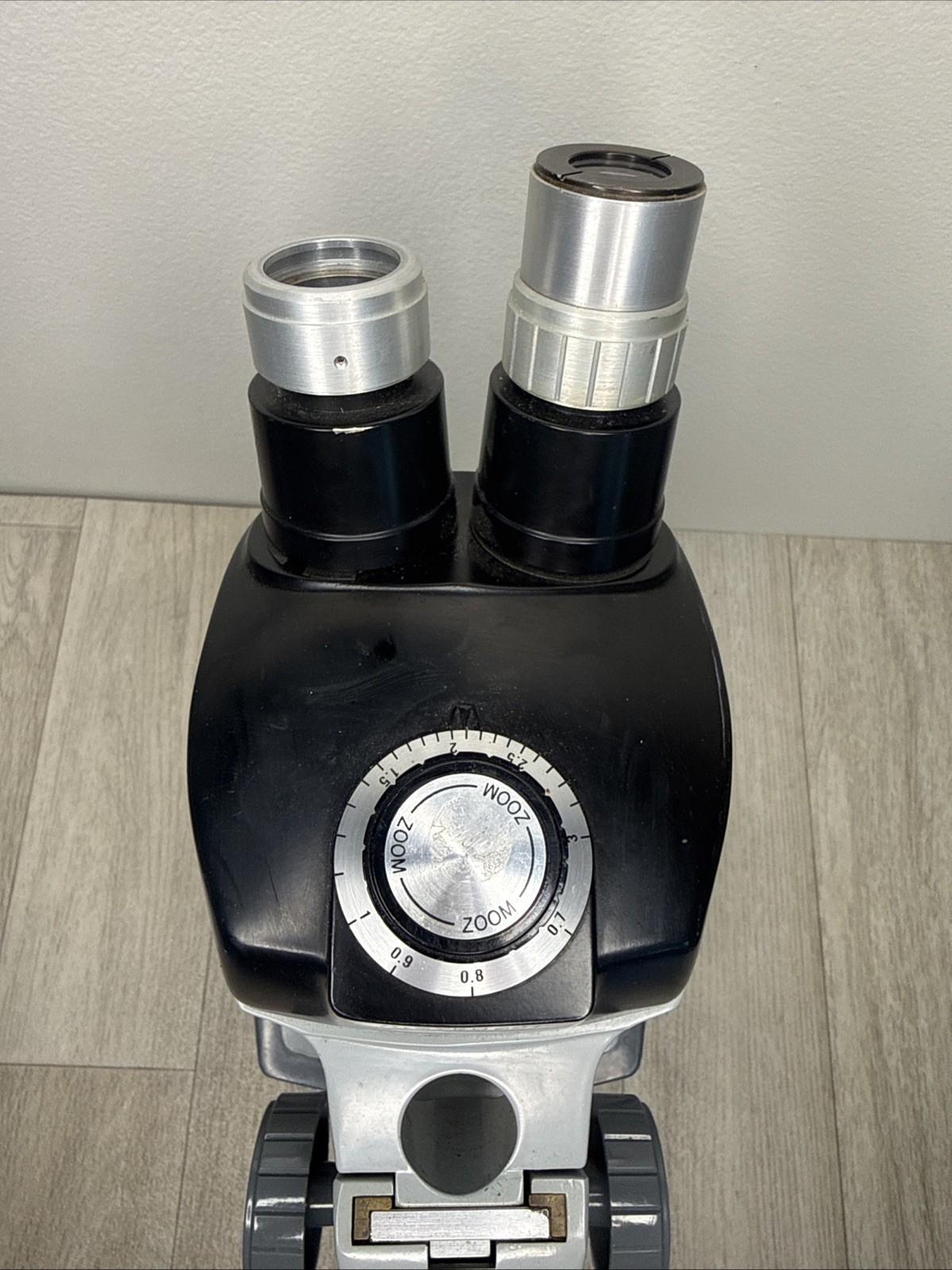Bausch & Lomb StereoZoom 4 Microscope 0.7x to 3.0x w/ 10x Eyepieces
