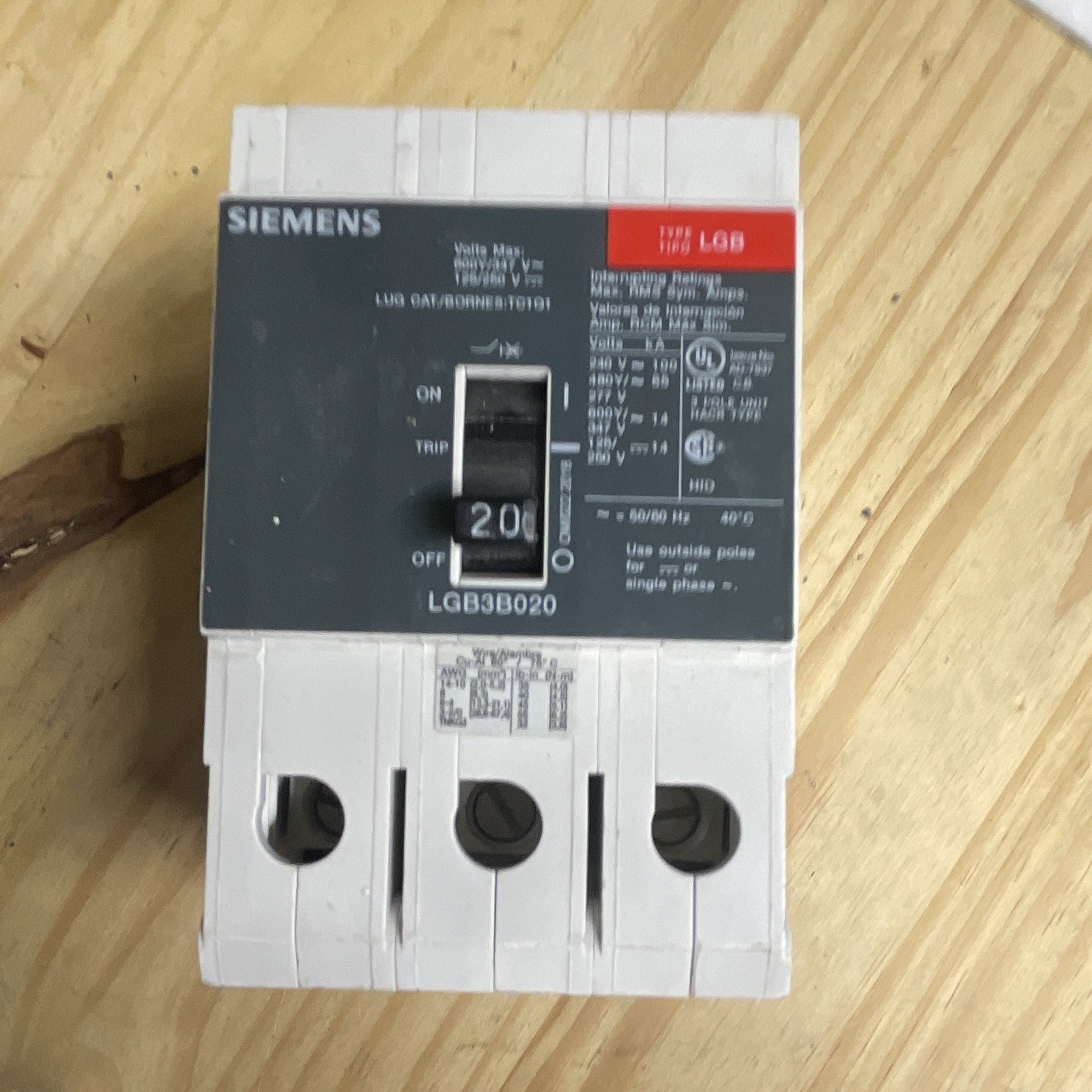 Siemens LGB3B020 Type LGB 20A 3-Pole Circuit Breaker Trip Indicator