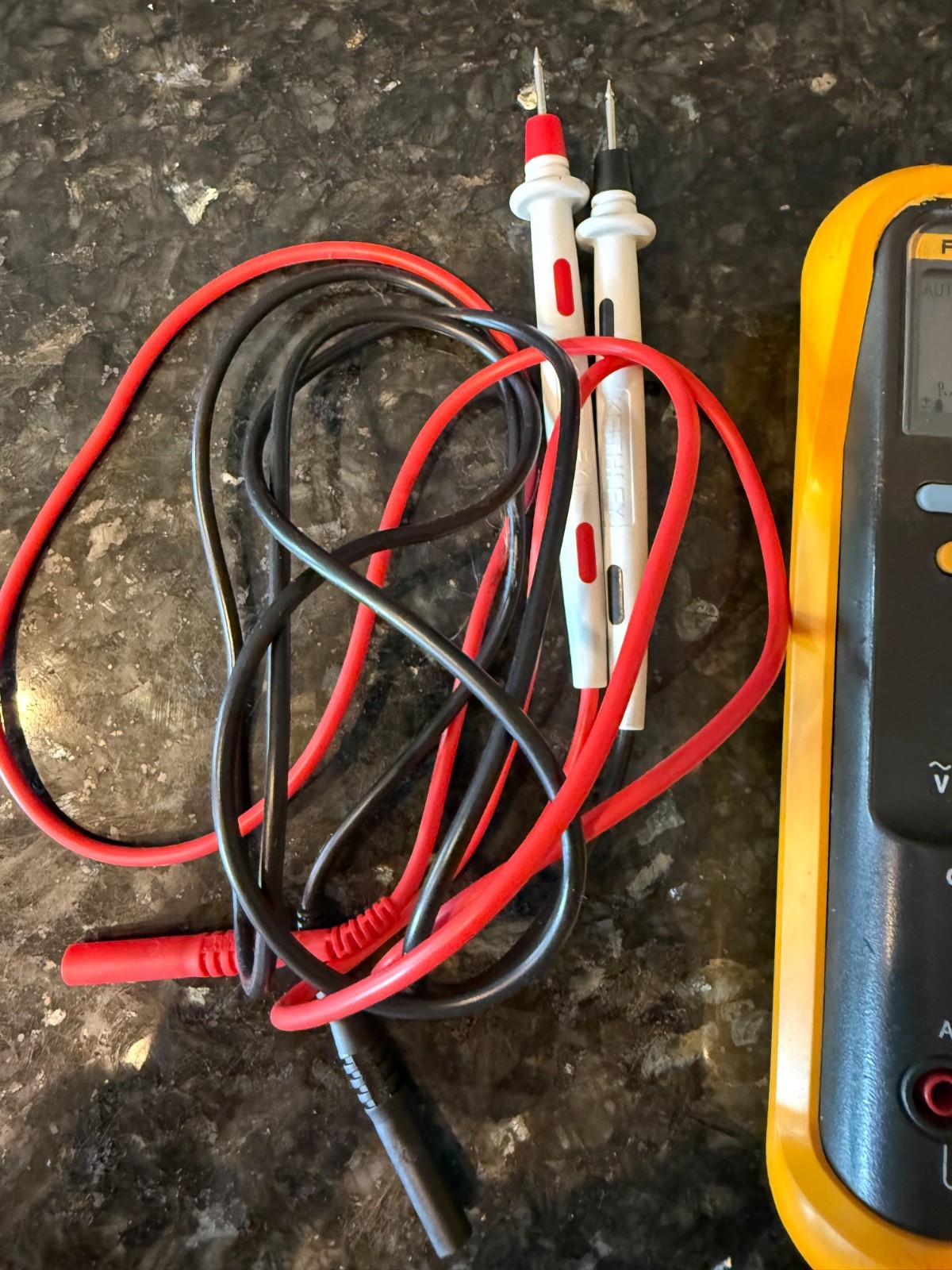 Fluke 87 III True RMS Digital Multimeter w/ Holster & Test Leads Tested