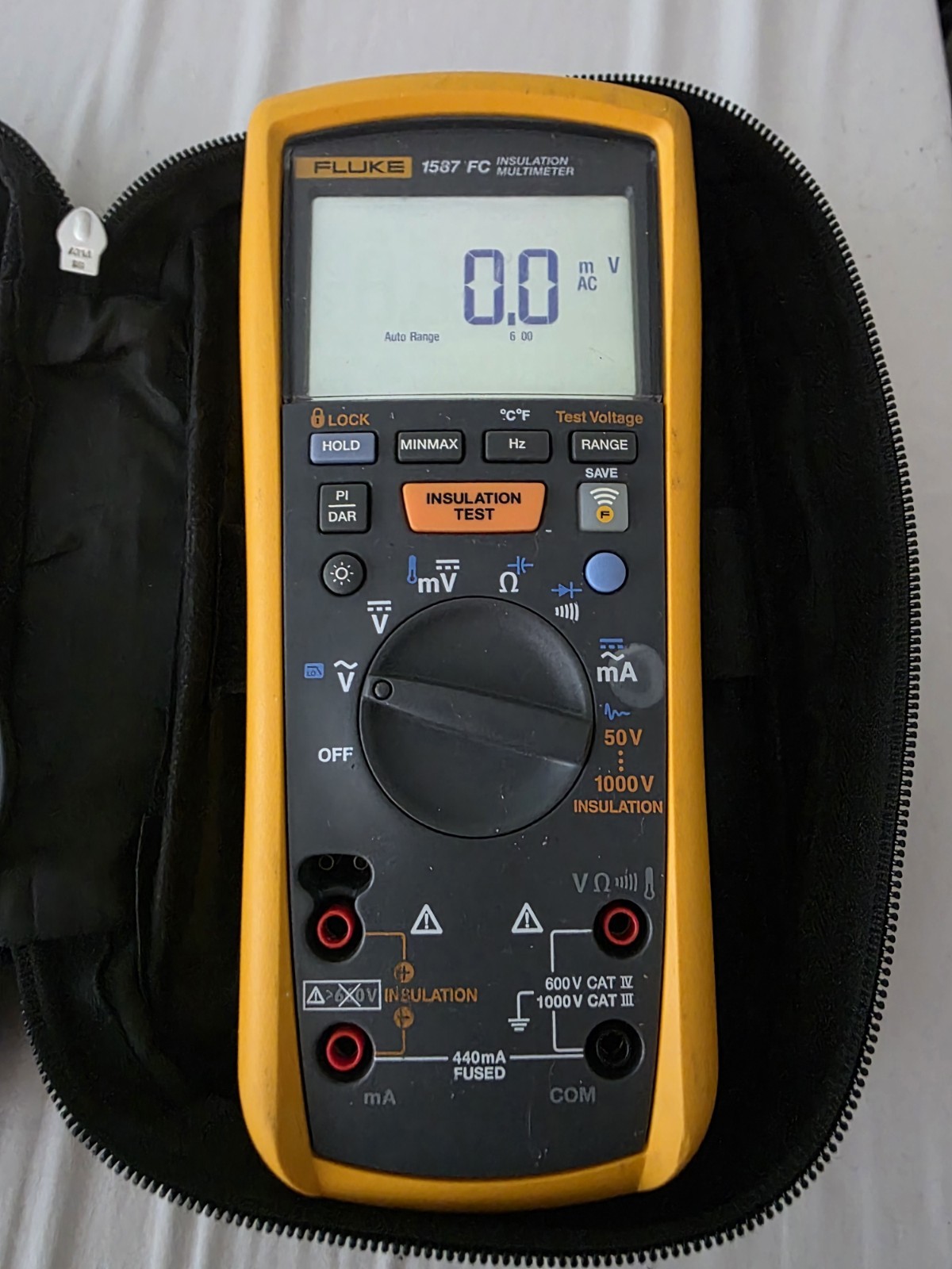 Fluke 1587 FC Insulation Multimeter w/ Carrying Case and Leads