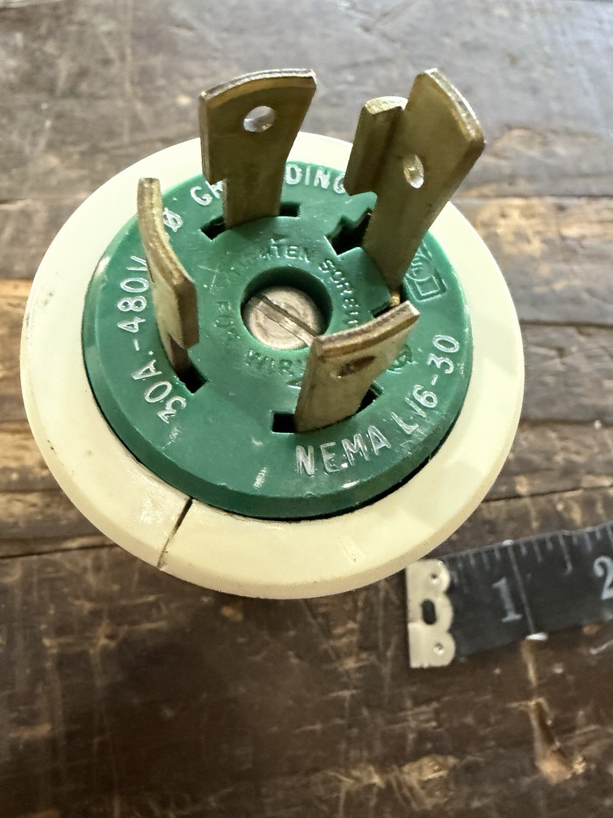 Industrial Surplus Leviton 3P 4W 30A 480V 3PH LOCKING PLUG 71630P Clamptite Qty2