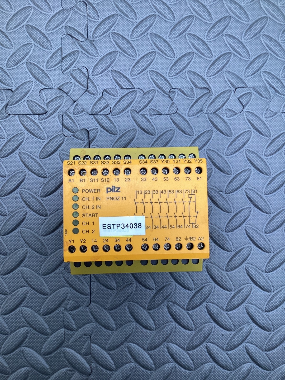 PILZ 774080 PNOZ 11 Safety Relay 24VAC/DC 7NO 1NC USED