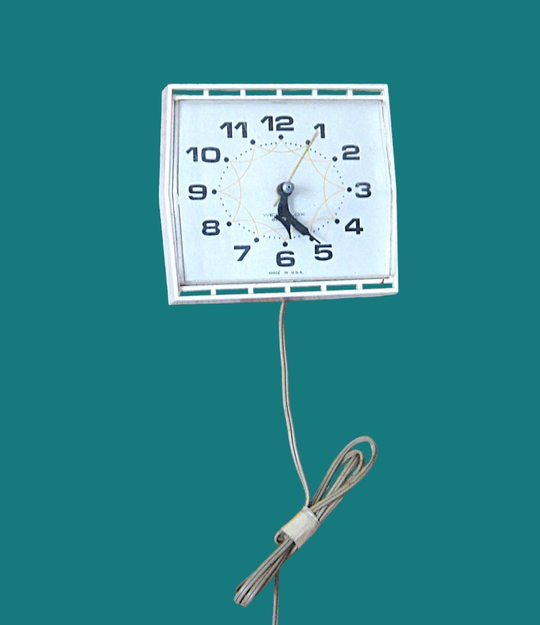 Off-White Westclox Vintage Kitchen Wall Clock; «Melody» Model; Works; Flaws