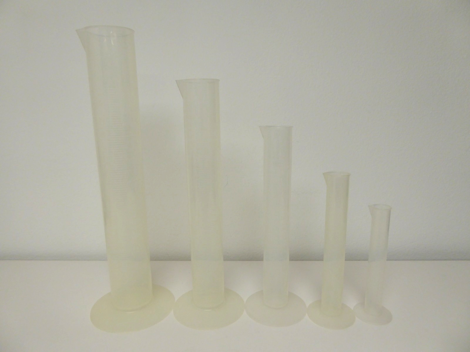 Set of 5 Plastic Graduated Cylinders 1000ml, 500ml, 250ml, 100ml & 50ml