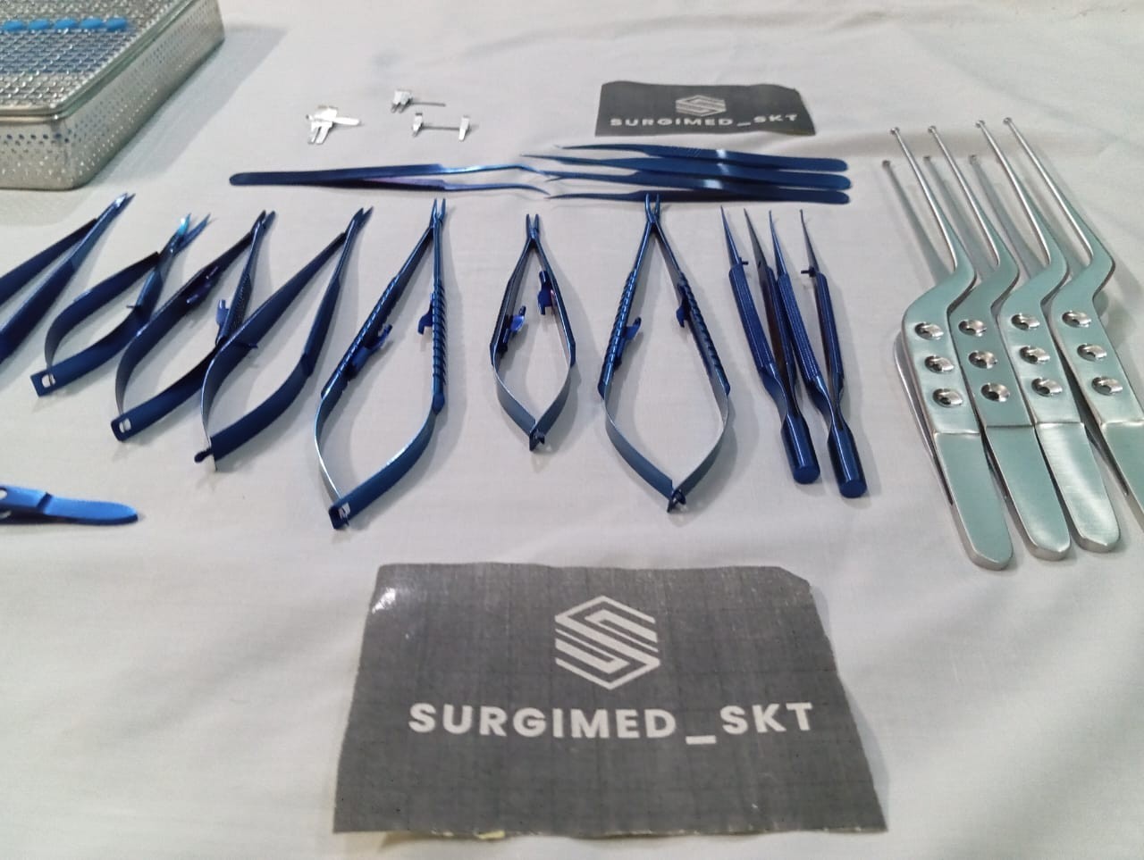 Micro surgery instruments set with box