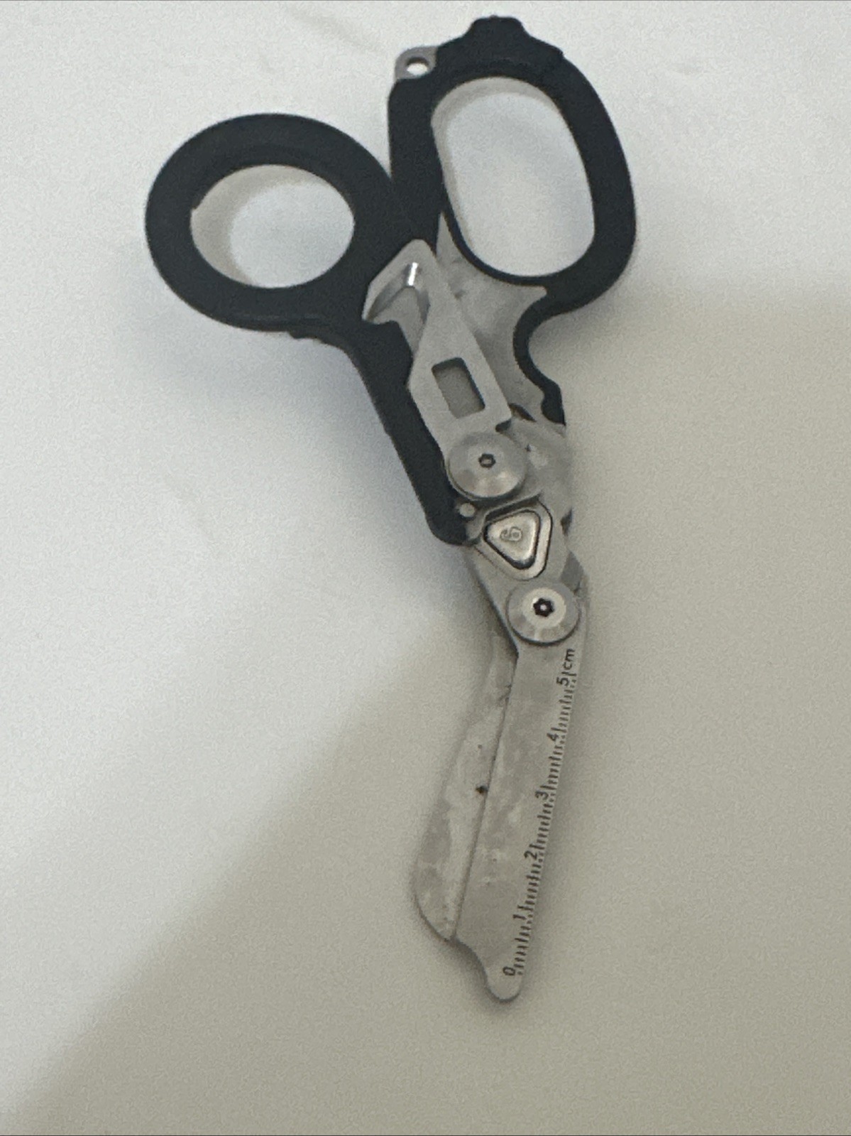 6-in-1 Folding Emergency Trauma Shears Glass Breaker Strap Cutter Black