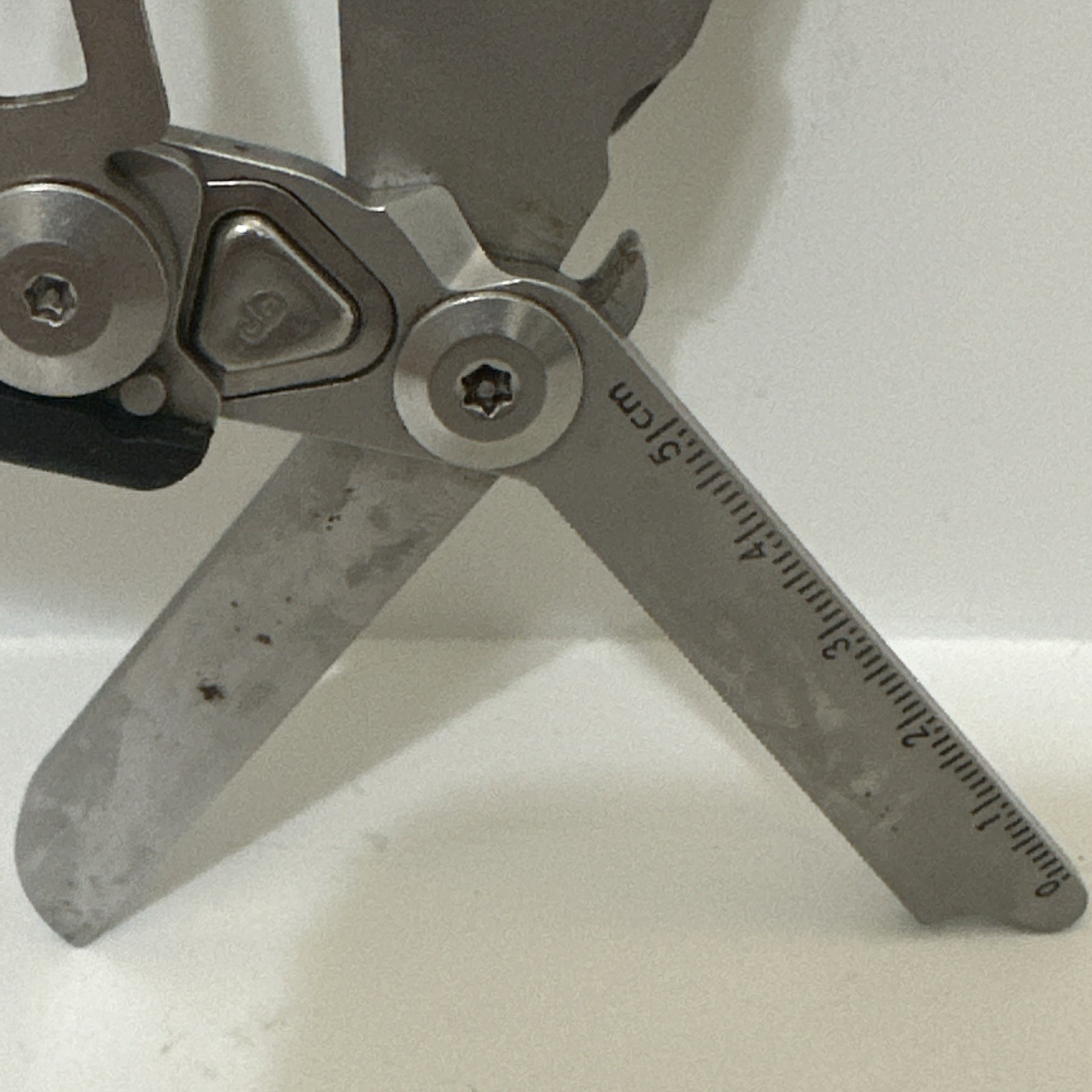 6-in-1 Folding Emergency Trauma Shears Glass Breaker Strap Cutter Black