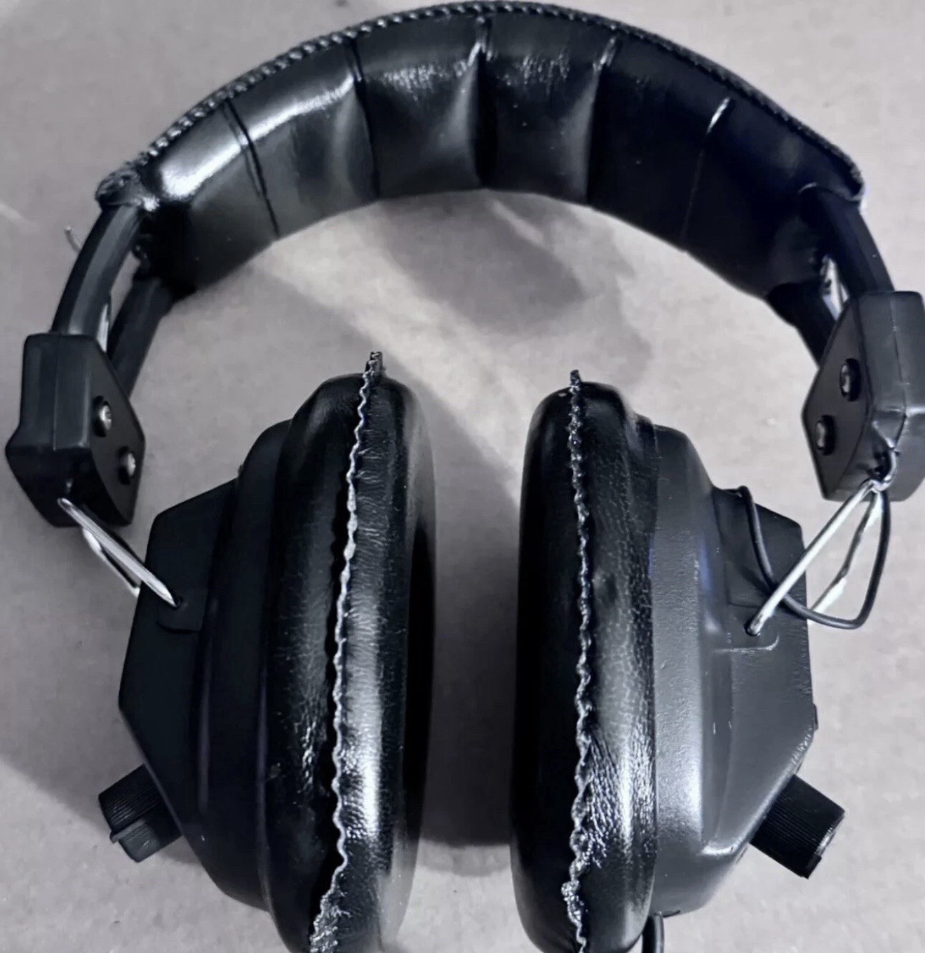 METAL DETECTOR HEADPHONES WITH VOLUME CONTROL – UNIVERSAL – Adapters Included