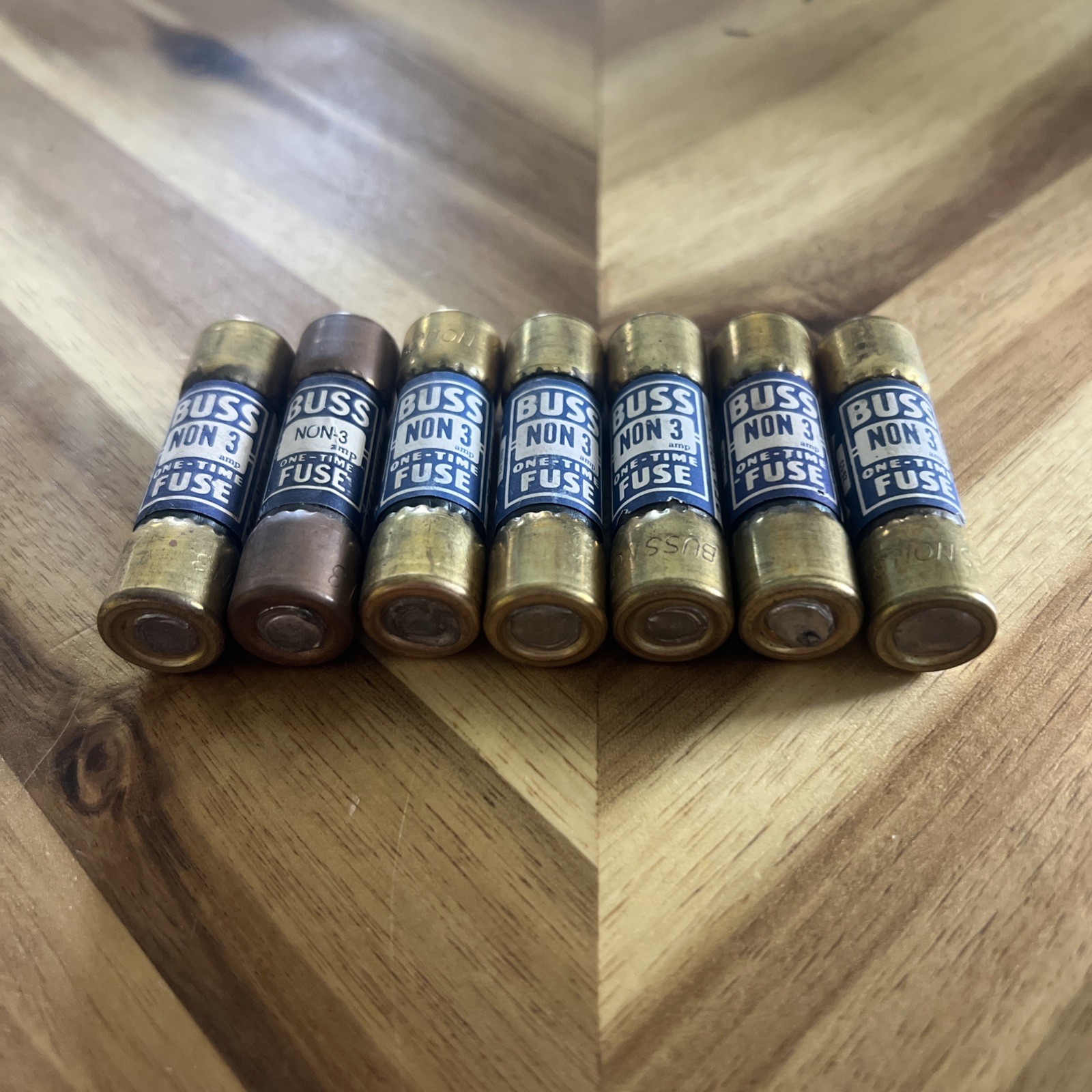 Lot of 7 – BUSSMANN BUSS NON-3 250V 3A ONE-TIME FUSE