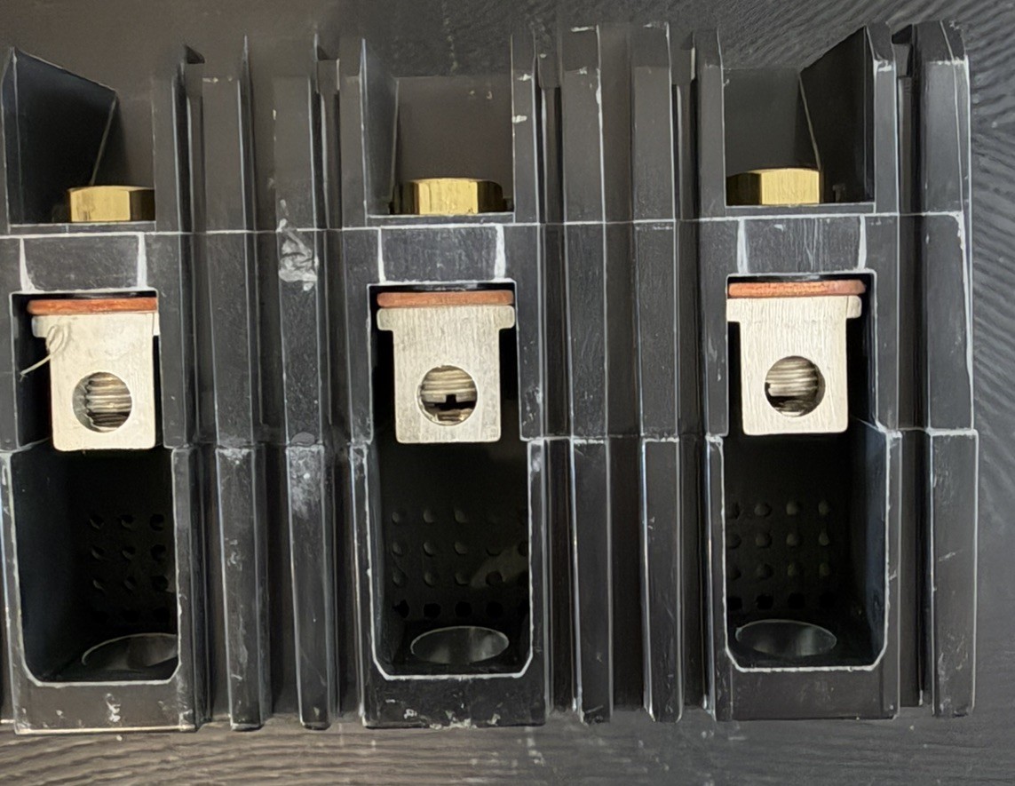 SQUARE D P/N: FHL36020 MOLDED CASE CIRCUIT BREAKER 20 AMP 600V 60HZ