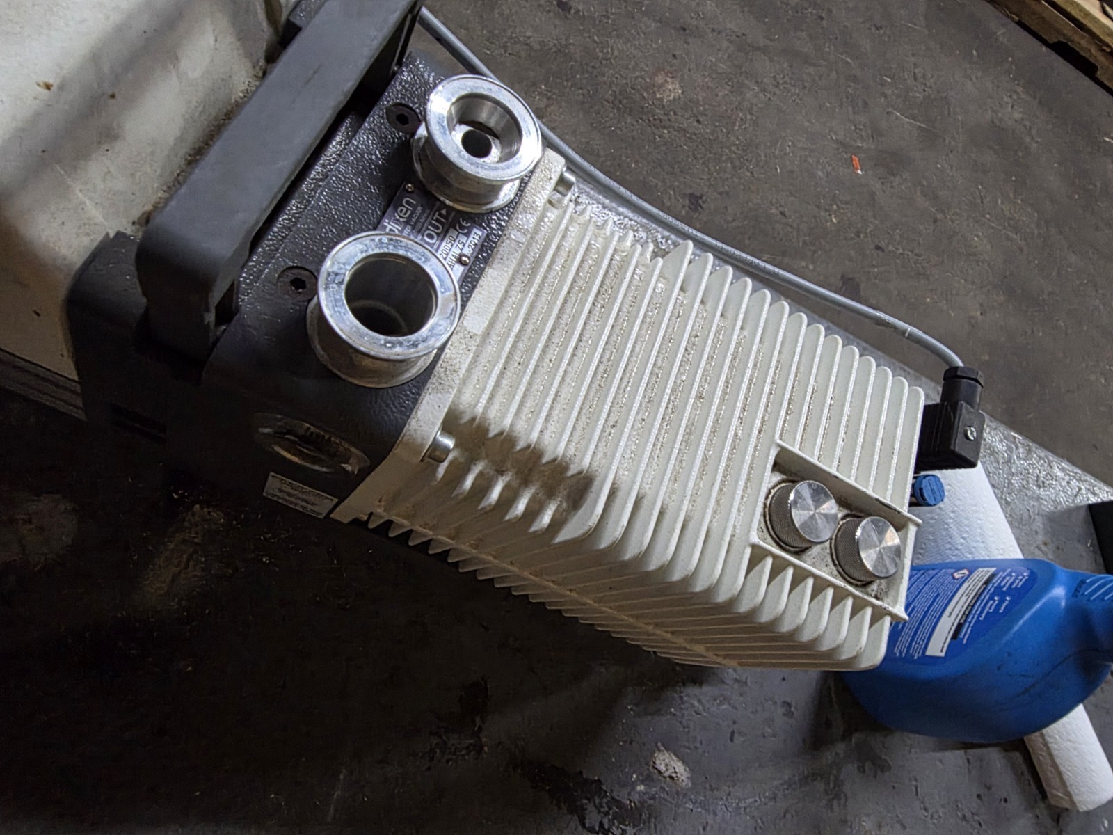 Pfeiffer Adixen 2021i Analytical Dual Stage Rotary Vane Vacuum Pump 100-120 V
