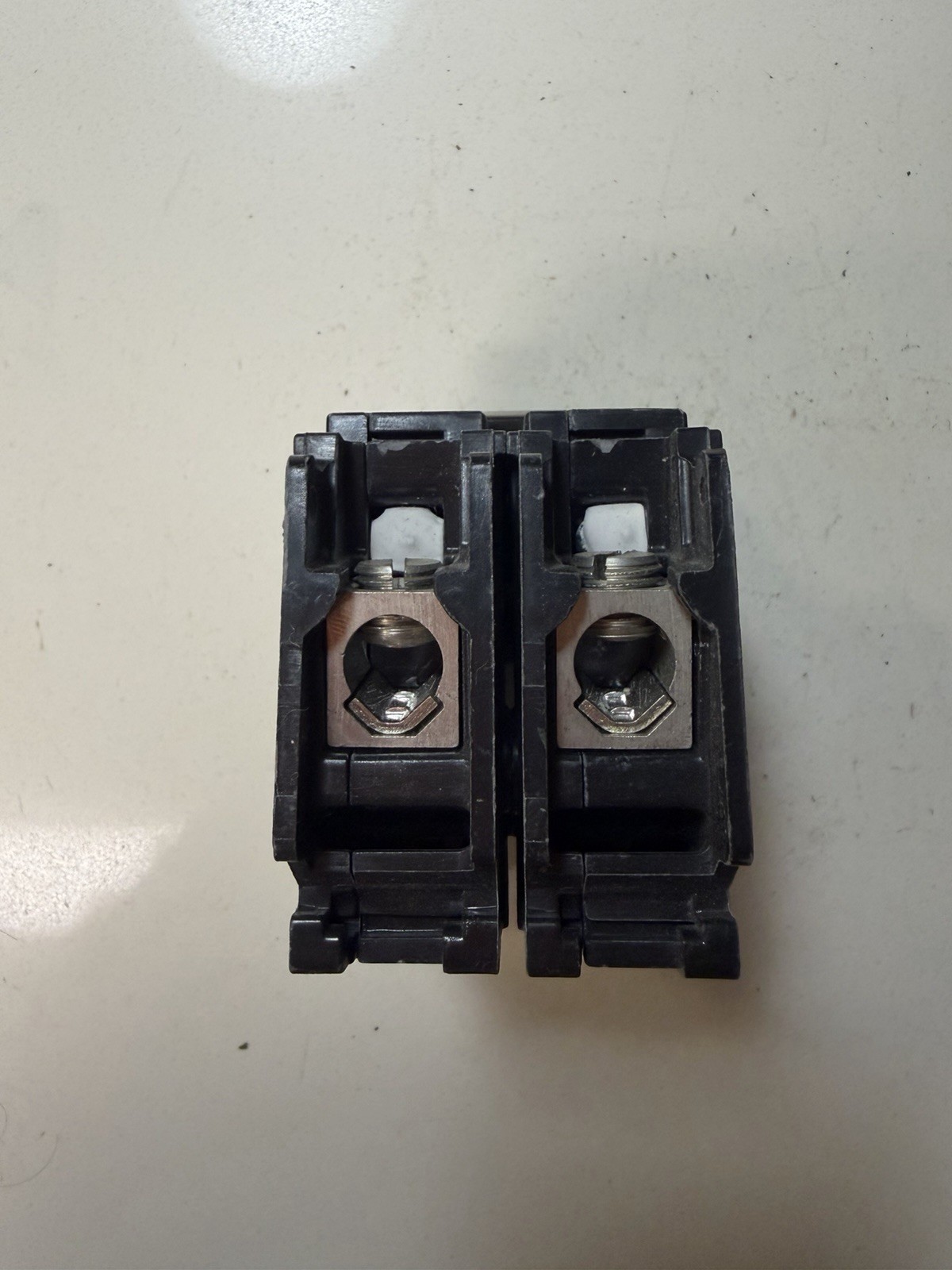 Siemens B270HH Circuit Breaker, 70A, 2 Pole, 201-250V, Trip Indicator