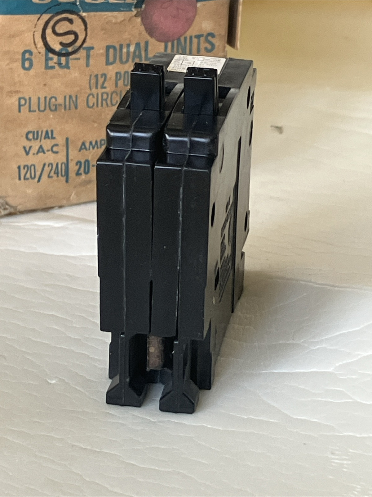 New ITE QT1-1520 15A 20A TANDEM Circuit Breaker CLOSED CLIP EQ-T QTI1520 New!