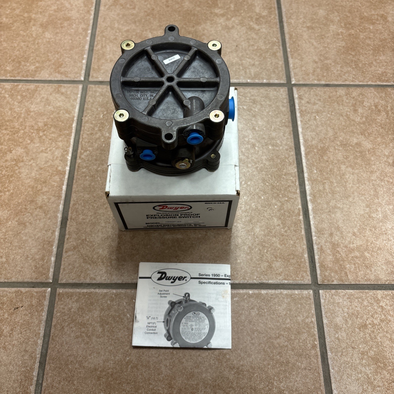Dwyer 1950-20-2F Explosion-Proof Pressure Switch New Open Box Made In The USA