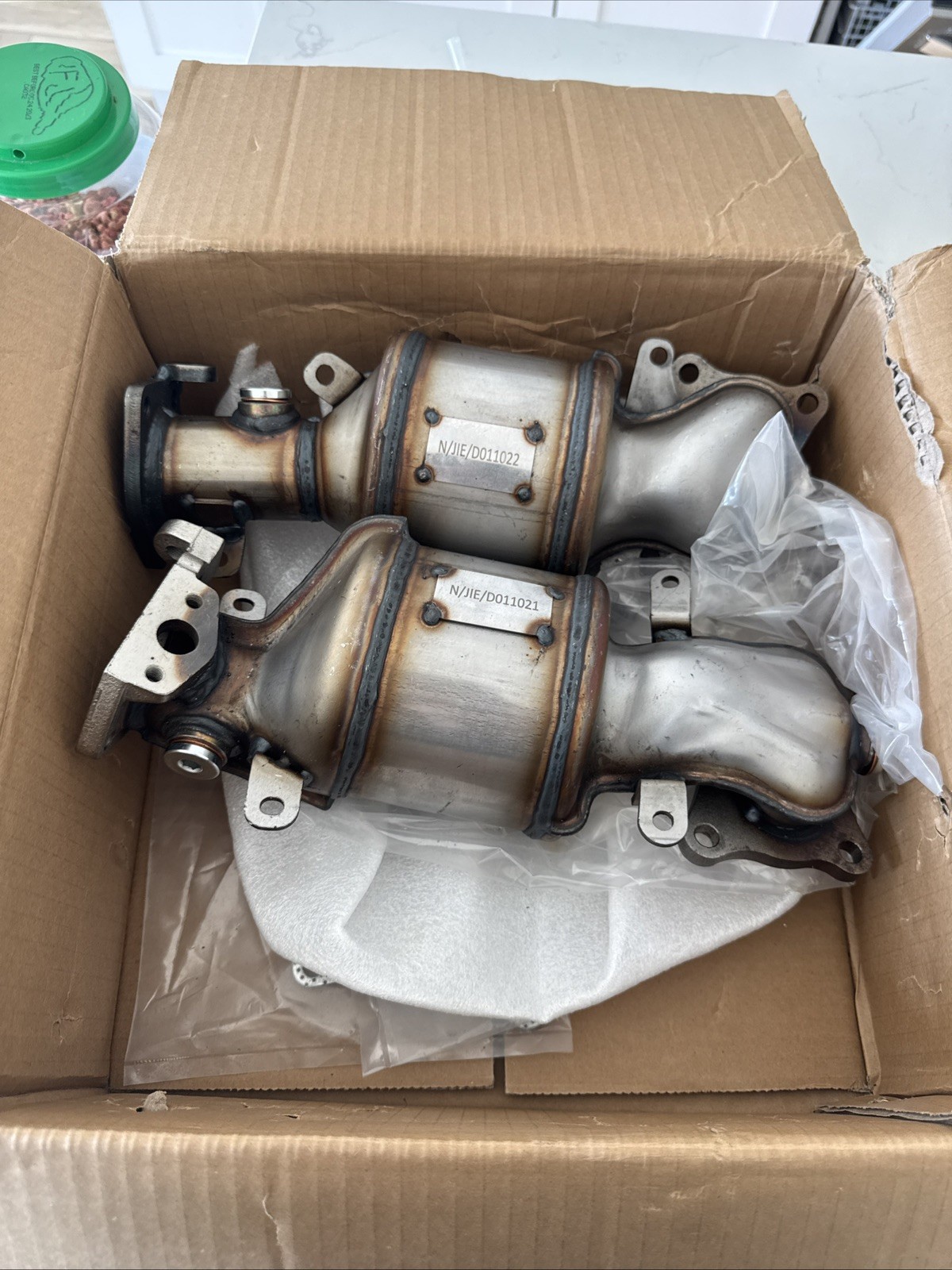 2 NEW SAROTIN N/JIE/D101036 N/JIE/D011022 CATALYTIC CONVERTERS new open box