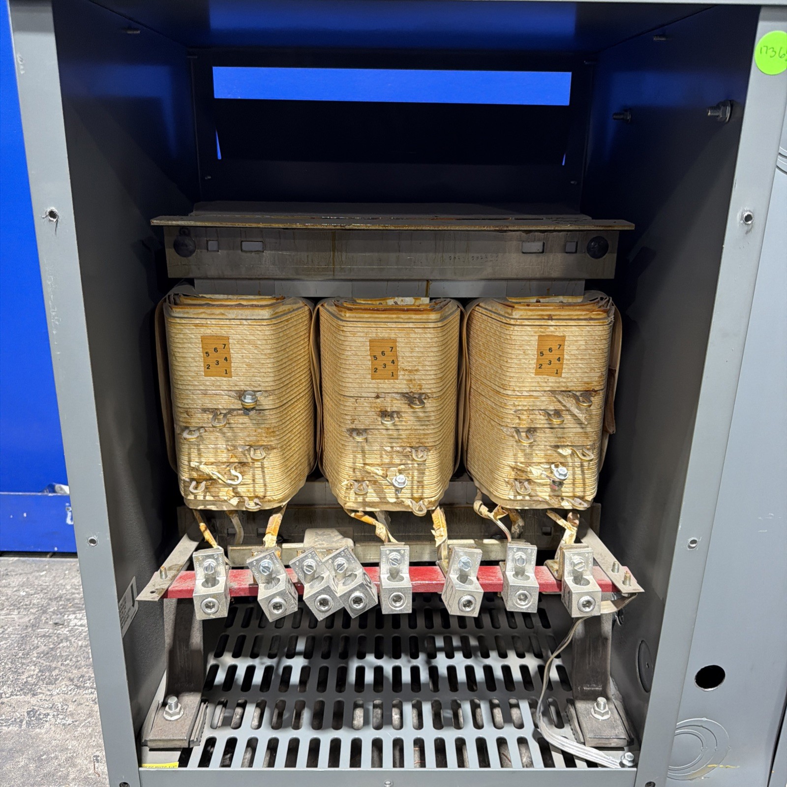 Square D 30kVA 480V Transformer 3PH 60HZ 208Y/120V 30T3HFISNLP 🟦