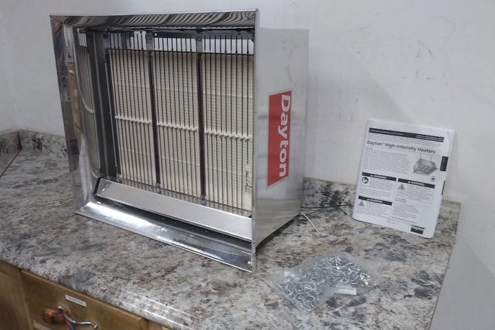 Dayton 3E134E 120VAC 90,000 BtuH 576 Sq Ft Gas Infrared Flat Panel Heater