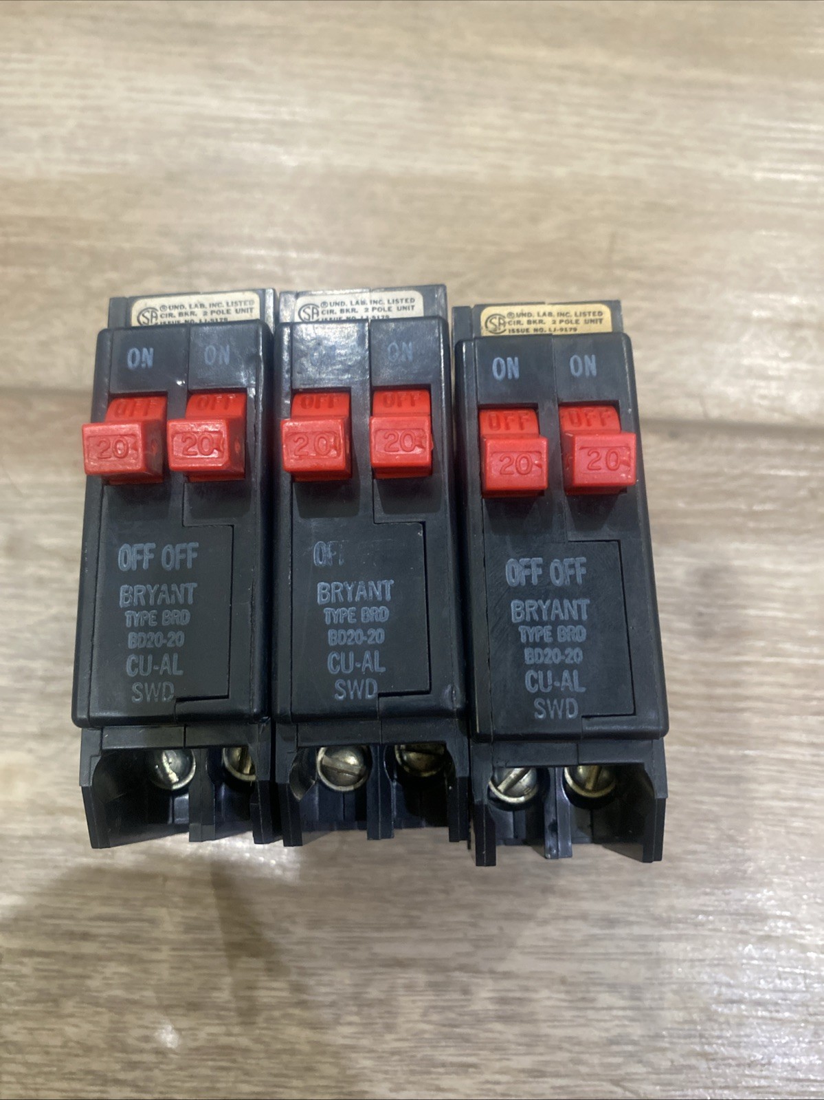 Lot Of 3- Bryant BR2020 20 Amp 2 Pole Twin Tendem Circuit Breakers Cu-al Swd