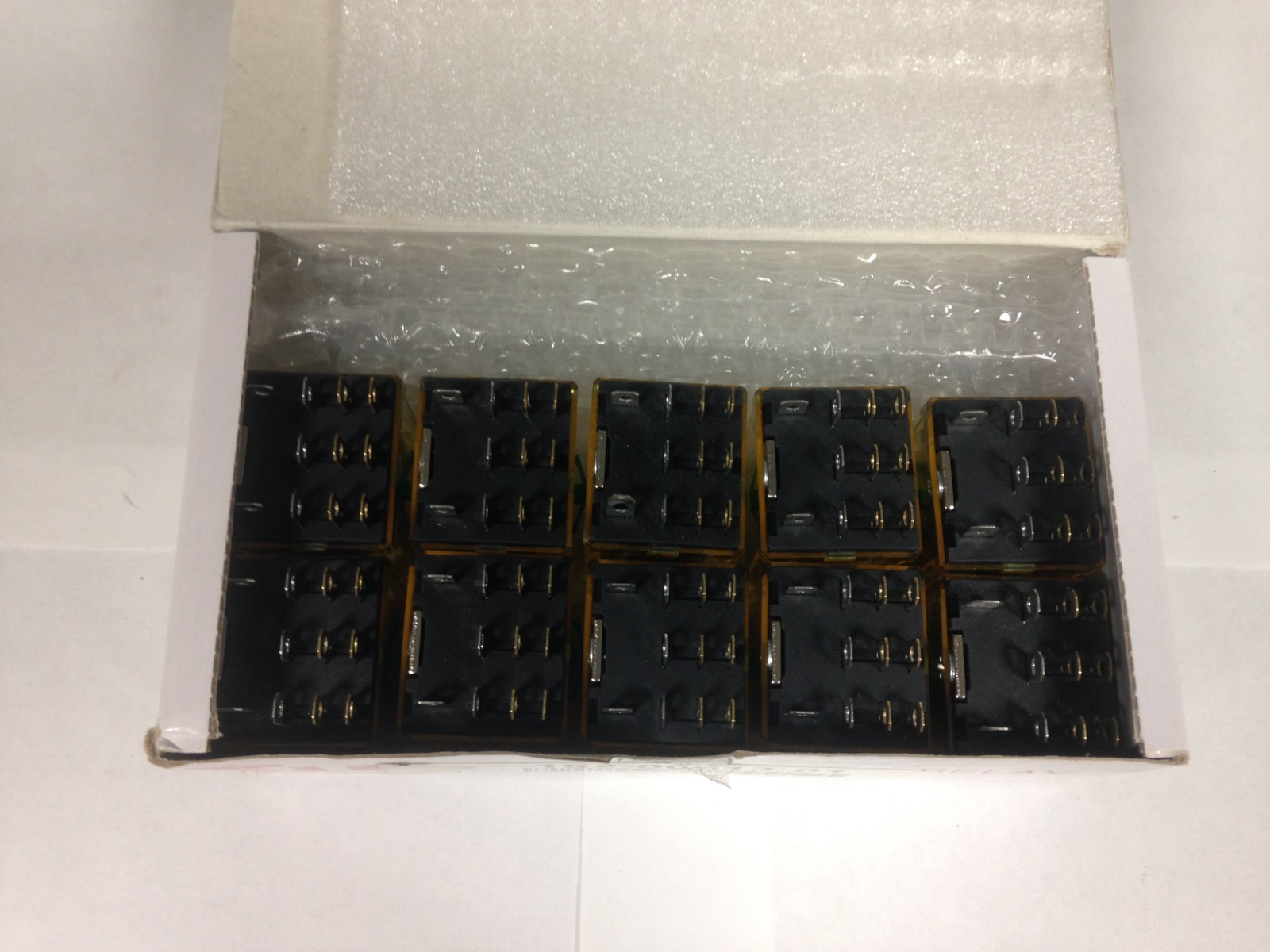 IDEC RH3B-ULC 24VDC Coil 3PDT Ice Cube Relay 03 BRAND NEW