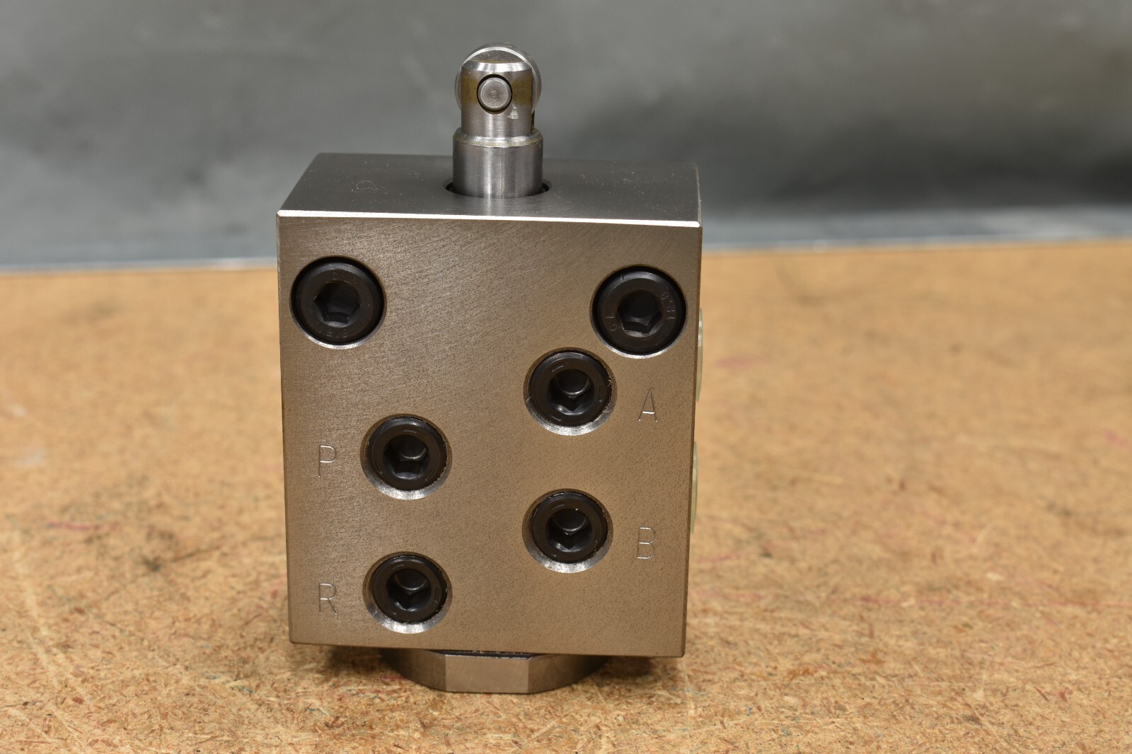 TOYO-OKI HF2-PG1K-01, Hydraulic Control Flow Valve, 17K1, HD1-42MT-BCA-02A-04KI