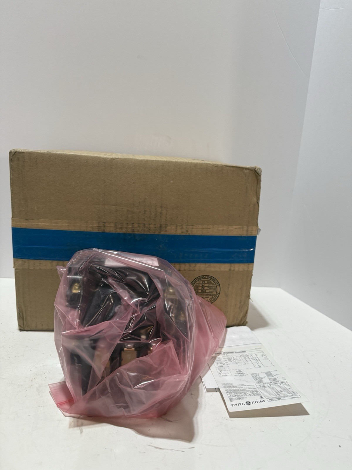 GENERAL ELECTRIC CR305D002AAM Nema Size 2 Magnetic Contactor 600AC V NEW IN BOX