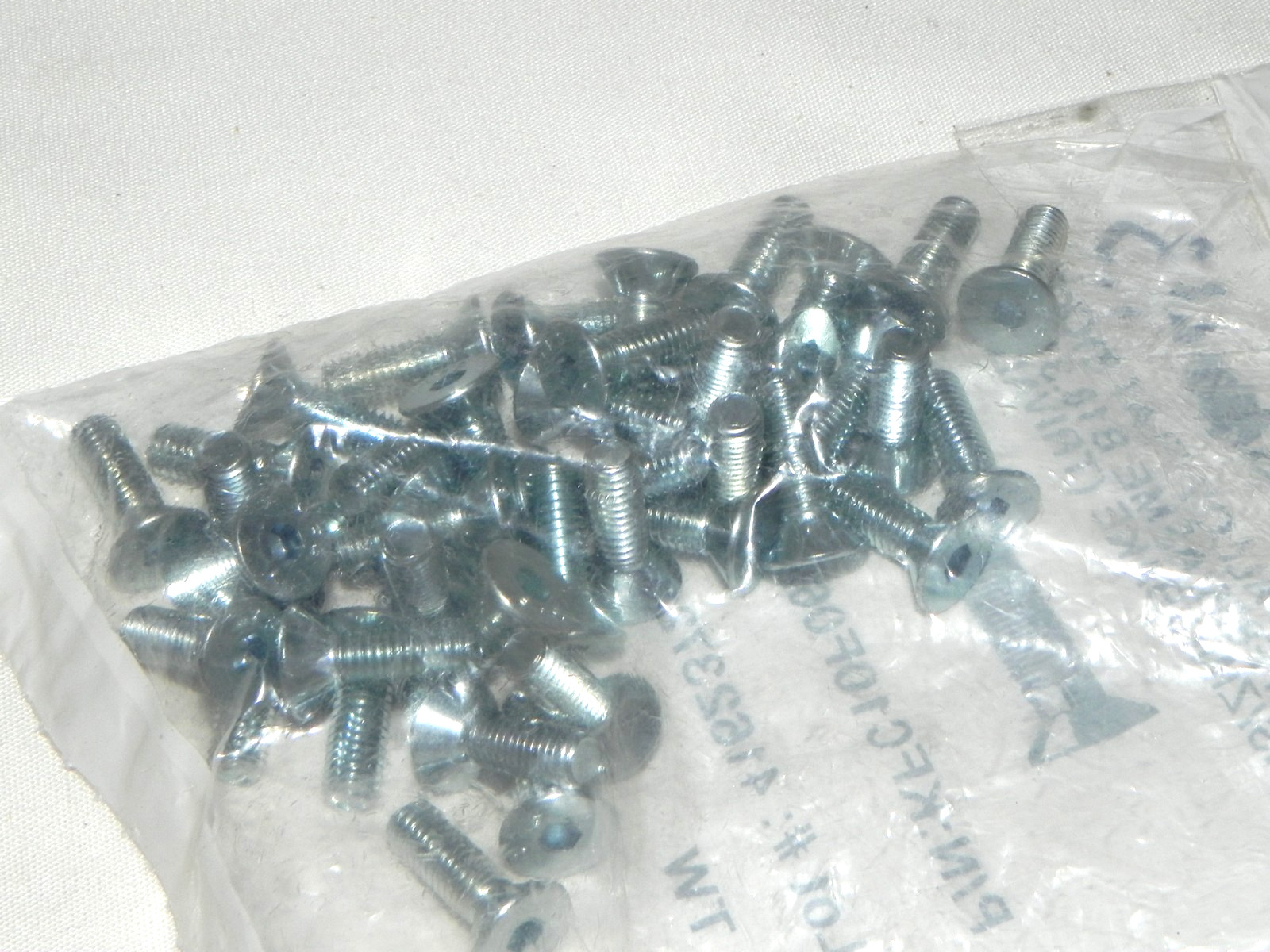 43) #10-32 x 5/8 Flat Head Socket ASTM F835/ASME B 18.3 Alloy Steel Screw. Zink