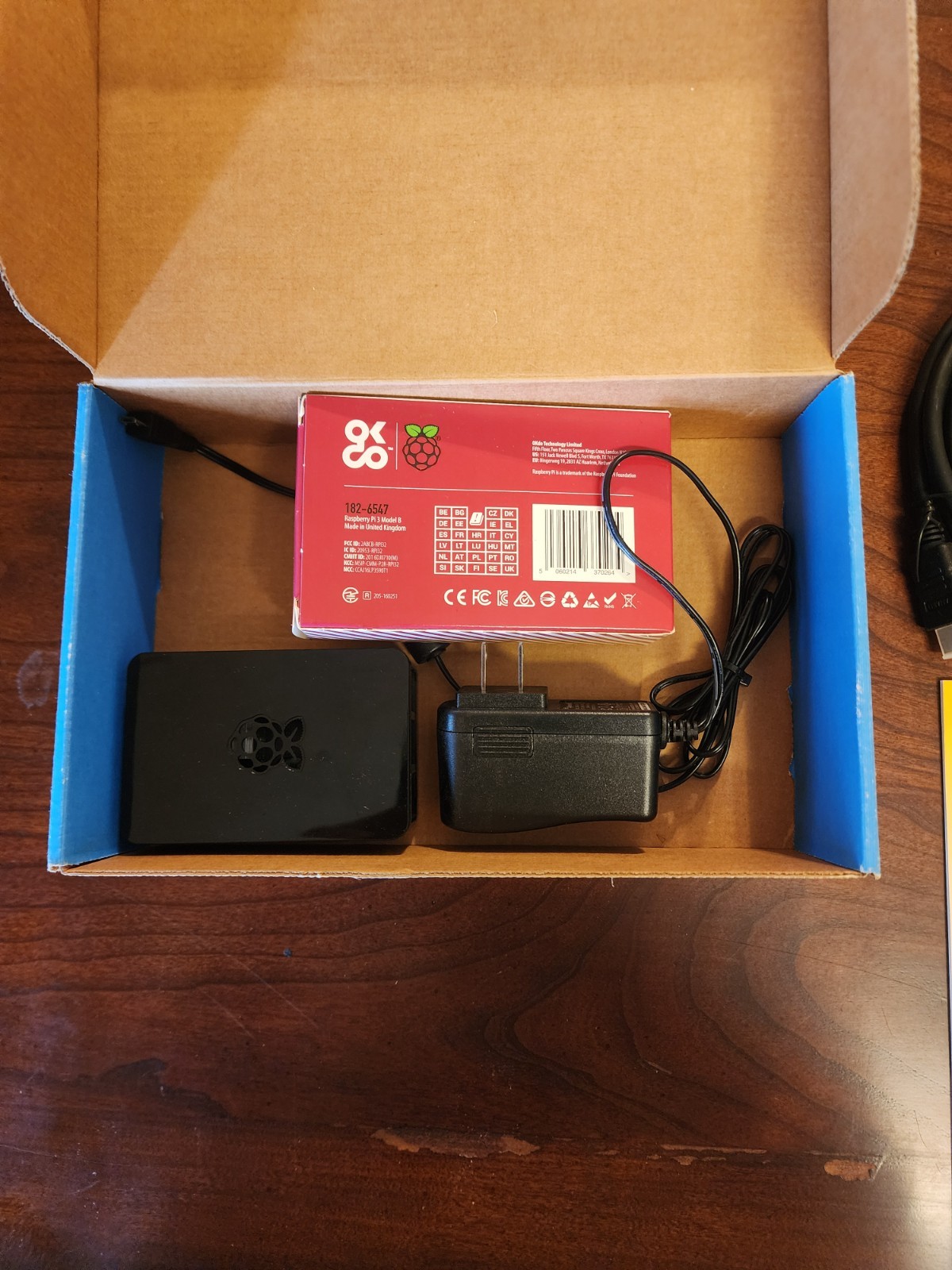 CanaKit Raspberry Pi 3 Complete Starter Kit – 32 GB Edition PI3-STR32-C4-BLK-R27