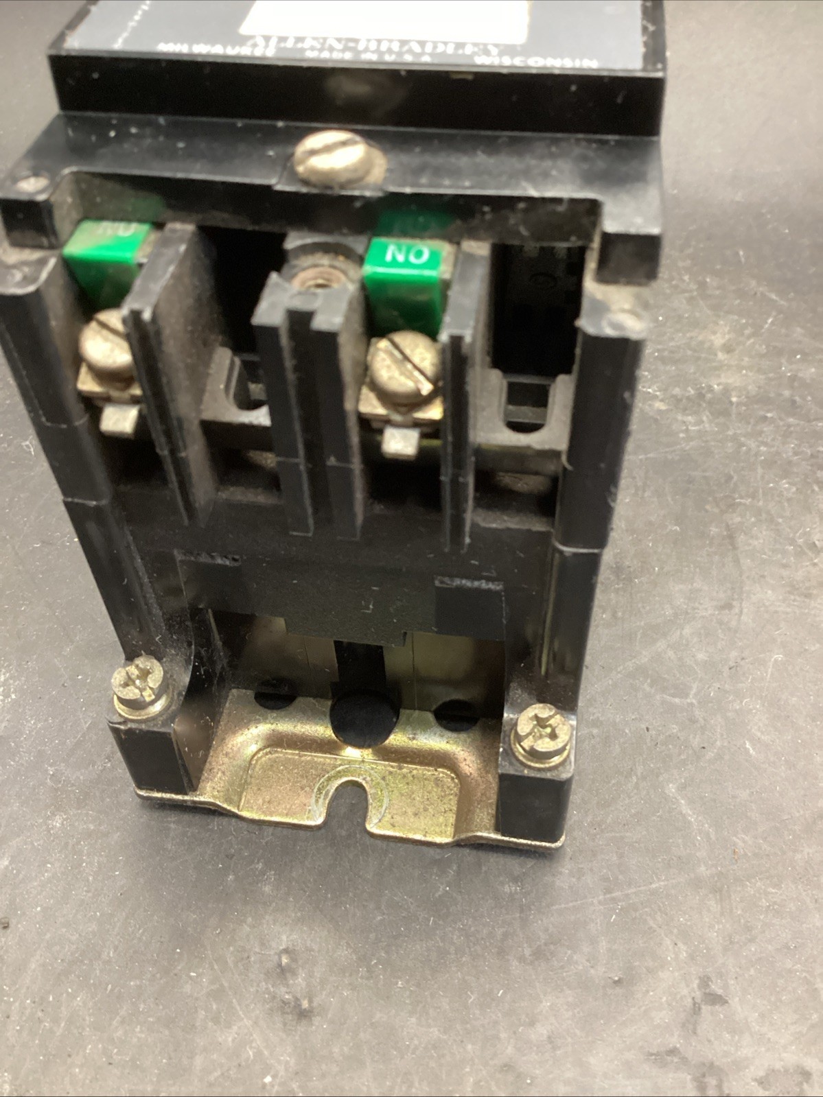 Allen Bradley 700-R000A1 /B Electrically Held Relay W/ 77AB86 COIL 115-120V Used