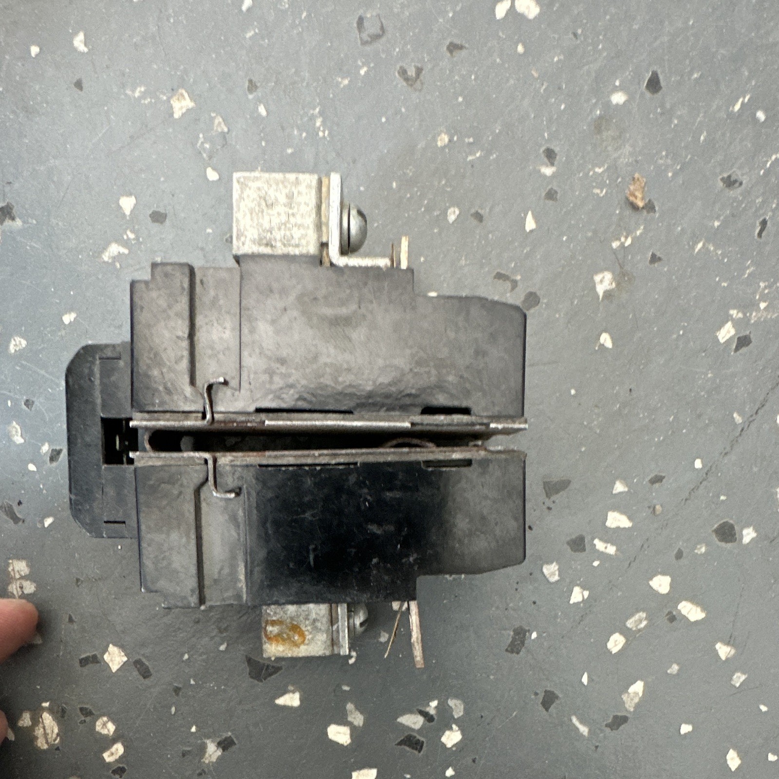 Pushmatic70A 2-Pole Breaker 101-150V Bolt- please note mechanical lug missing