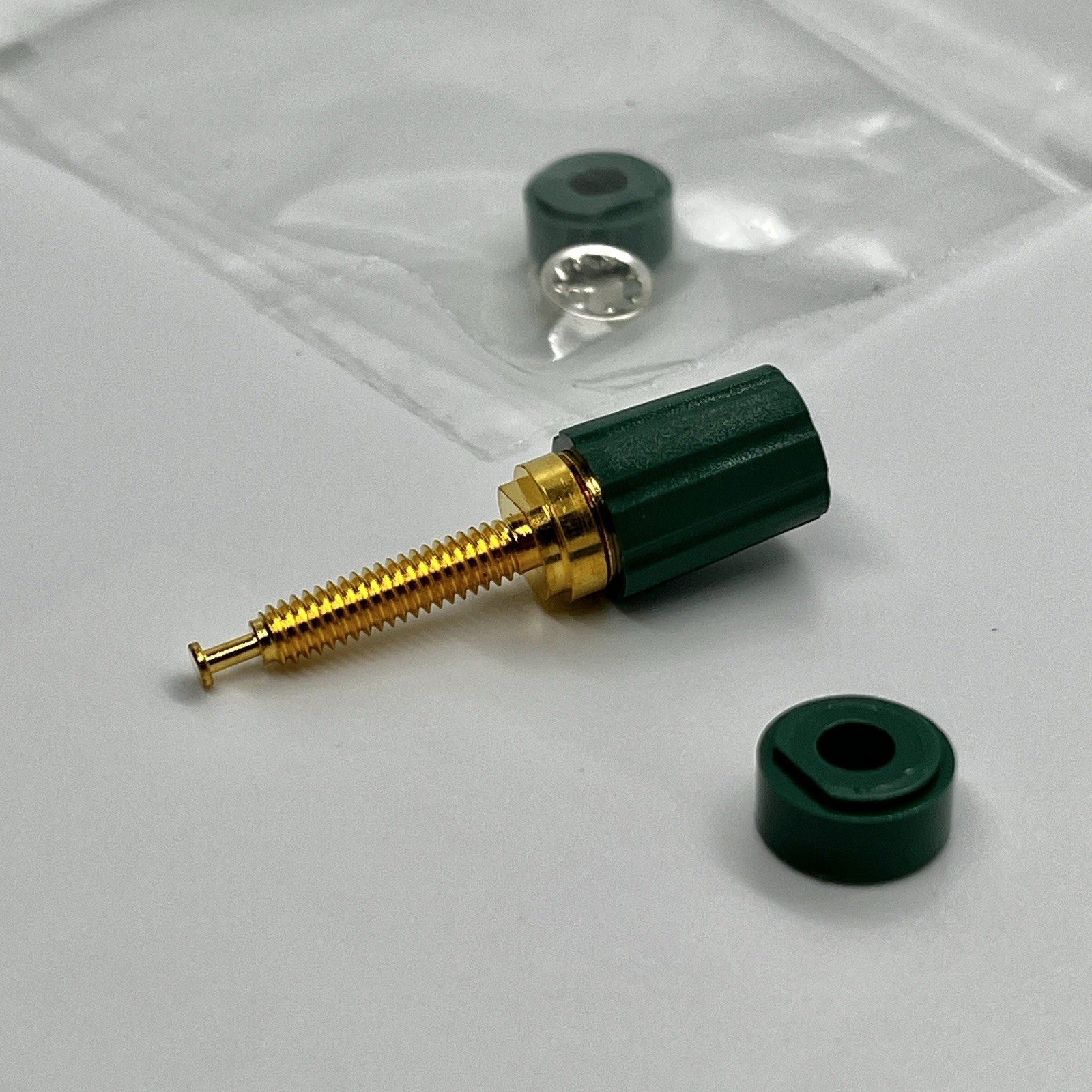 Pomona 3750-5 Gold Plated Binding Post, Accepts 4mm Banana Plug – Green, Knurled