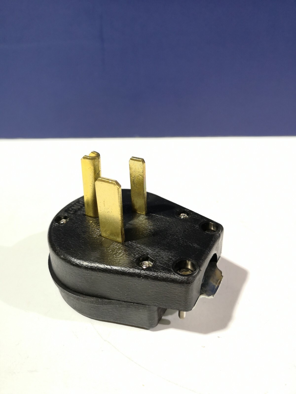 Universal Angle Ground Cap 3-Wire Black NEMA 5-30P 5-50P 50A 125V NEW EAGLE 41E