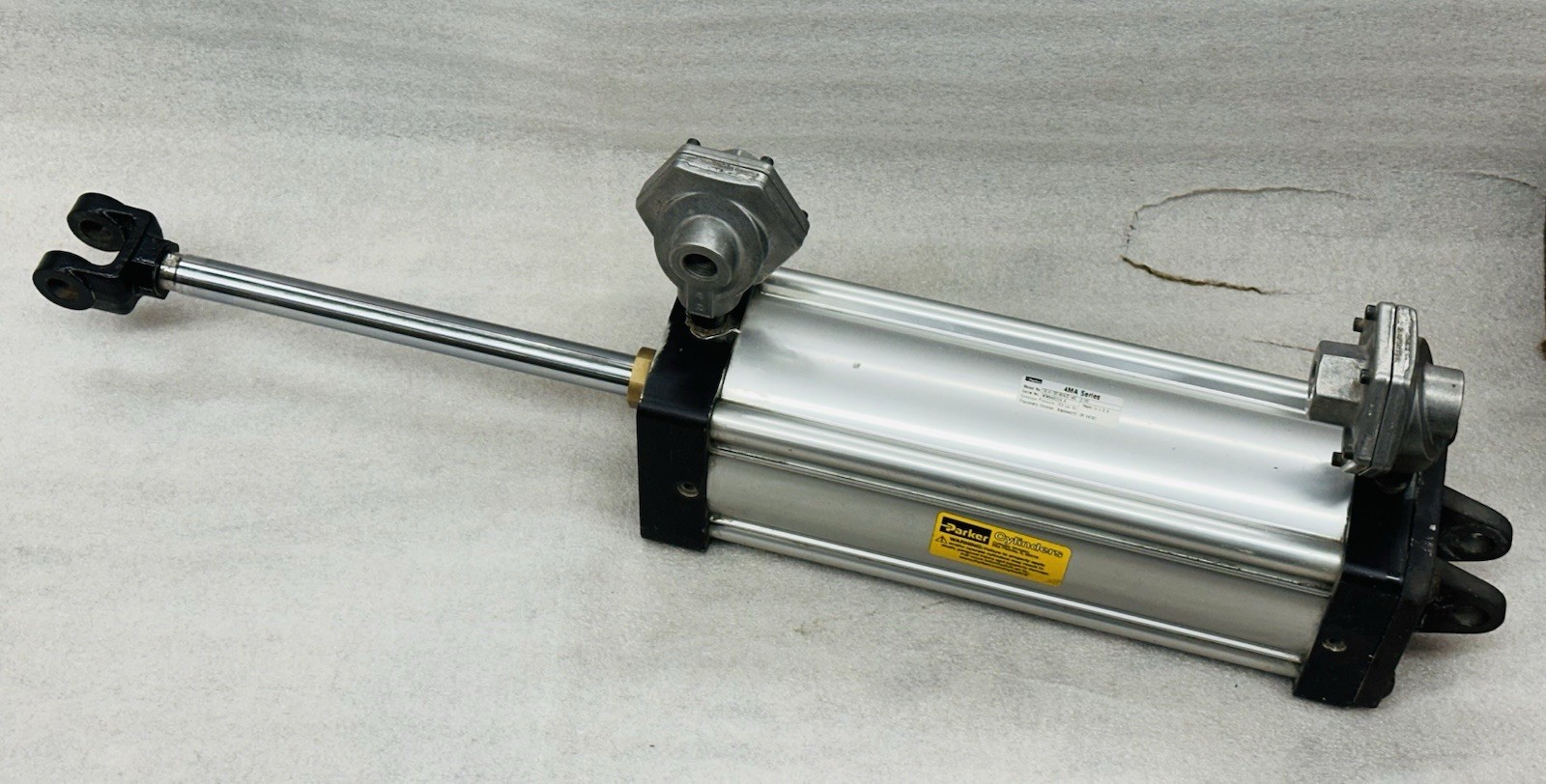 PARKER AIR CYLINDER 05.00 CBC4MAUE14AC 12.000 – 250psi 4MA Series w/ Fittings