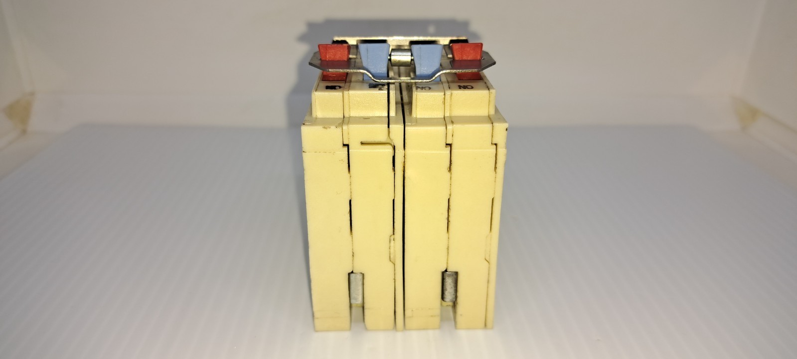 Bryant BQ220-250 4-Pole Quad Type BARD Circuit Breaker White BQ 220-250